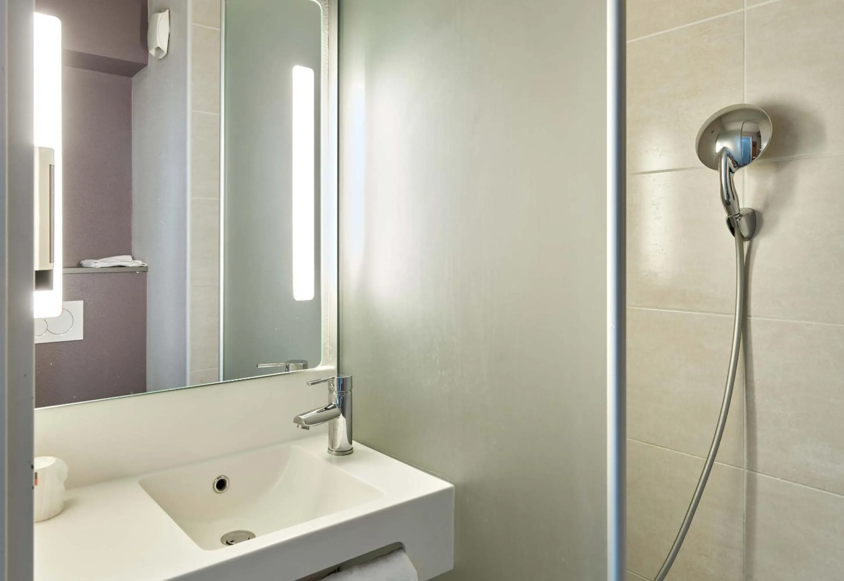 Bathroom in B&B HOTEL Orly Chevilly Marché International