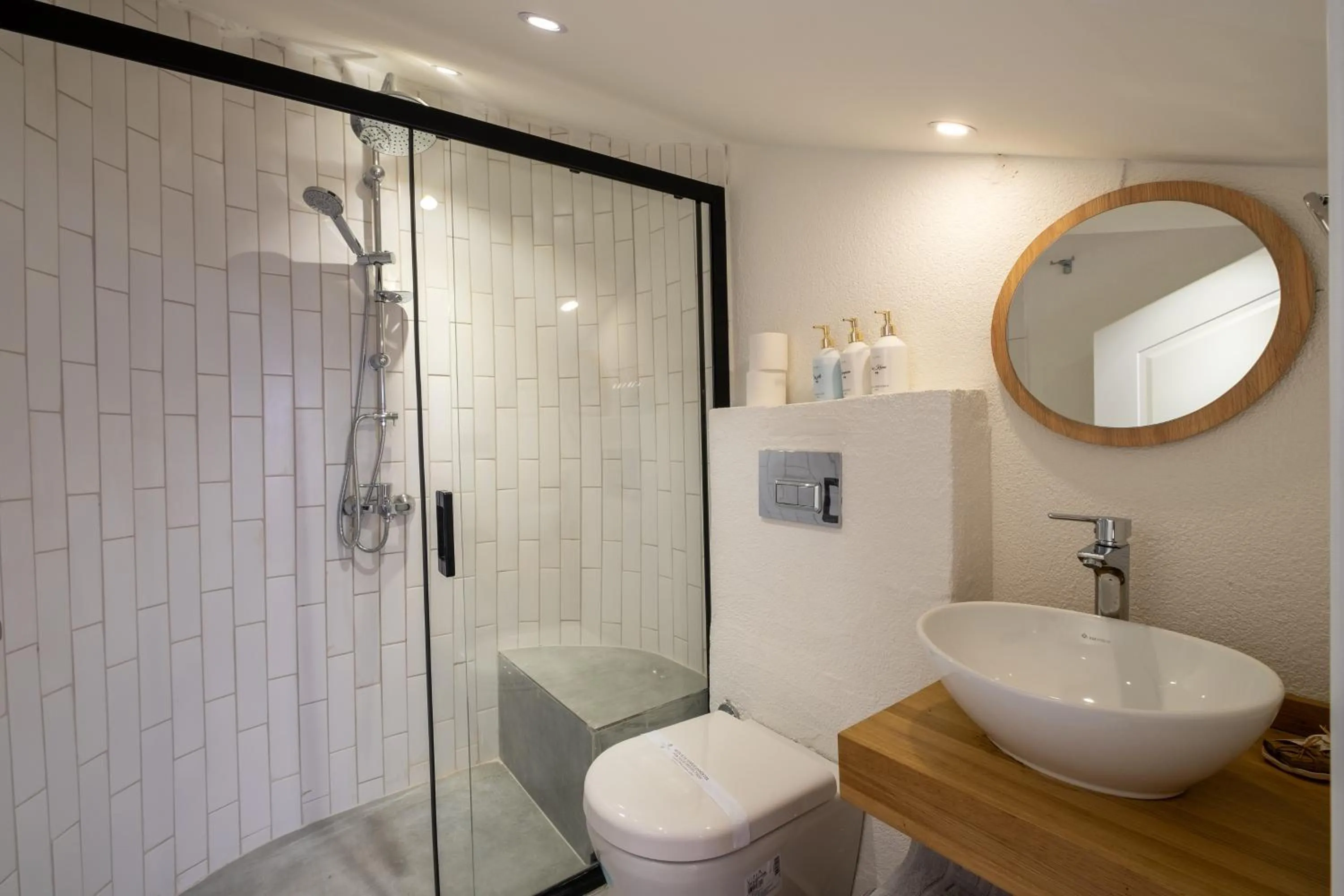 Shower in Hotel Club-E