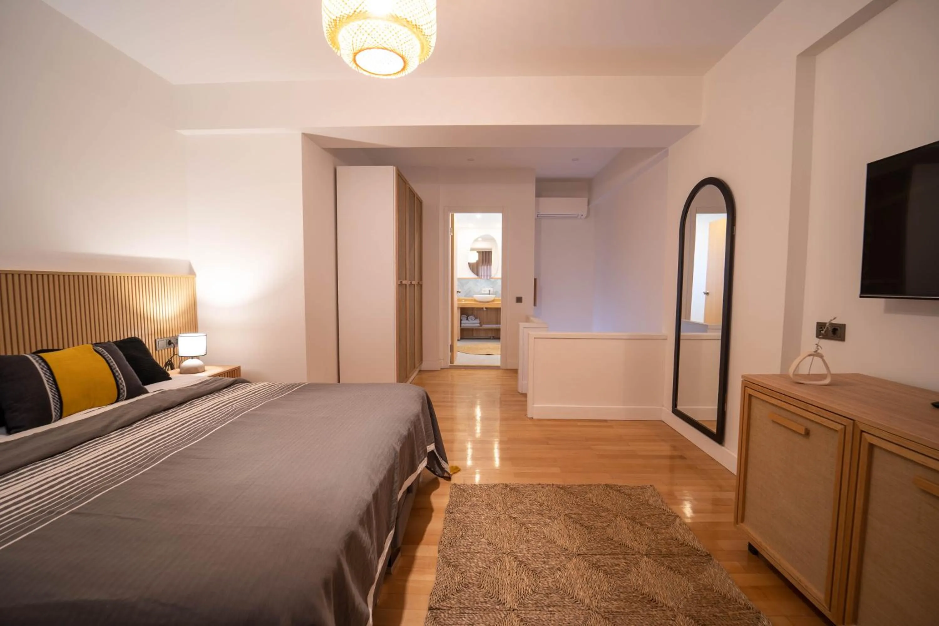 Photo of the whole room, Bed in Hotel Club-E