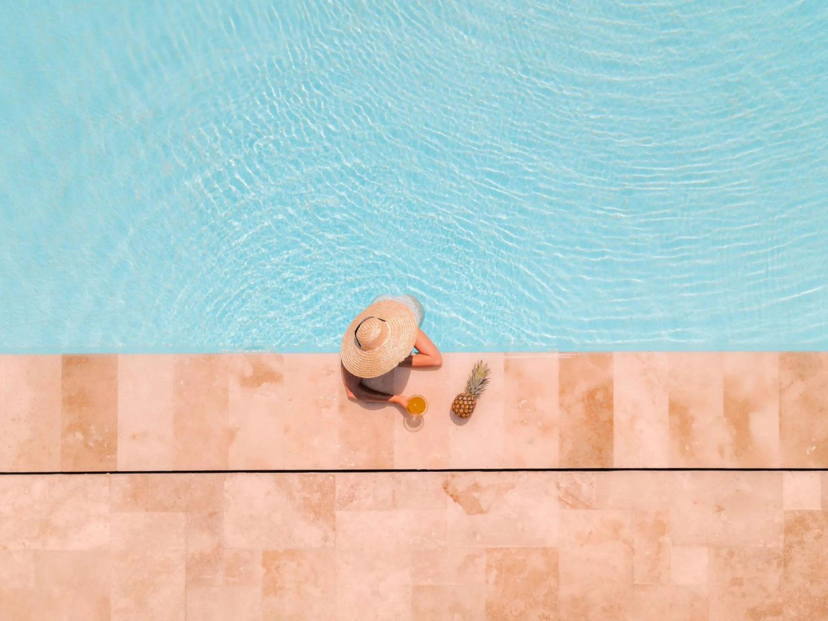 Swimming pool in Hotel Club-E