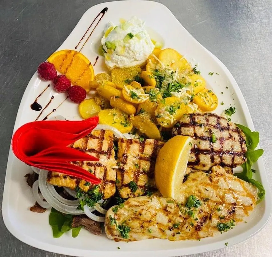 Restaurant/places to eat in Hotel Almenrausch