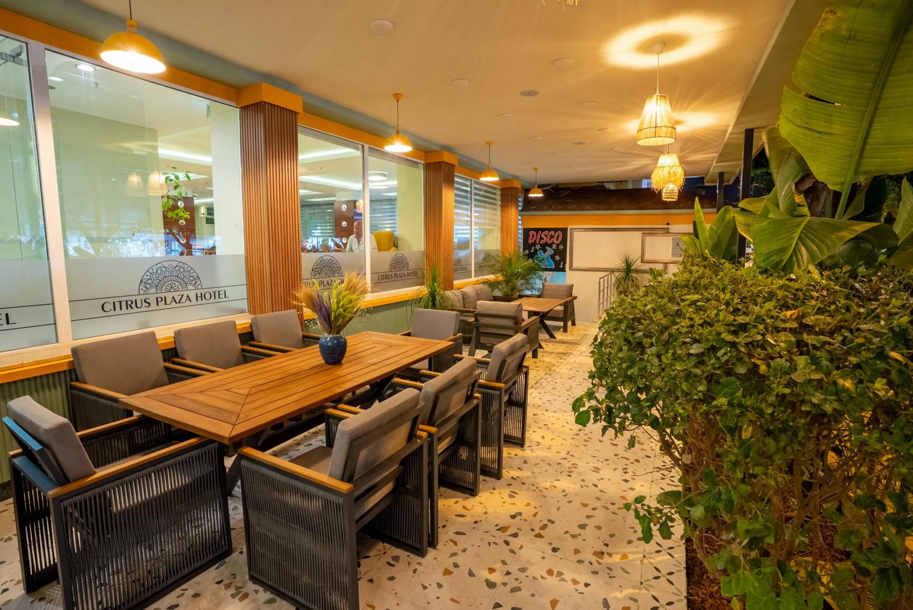 Restaurant/places to eat in Cıtrus Plaza Hotel