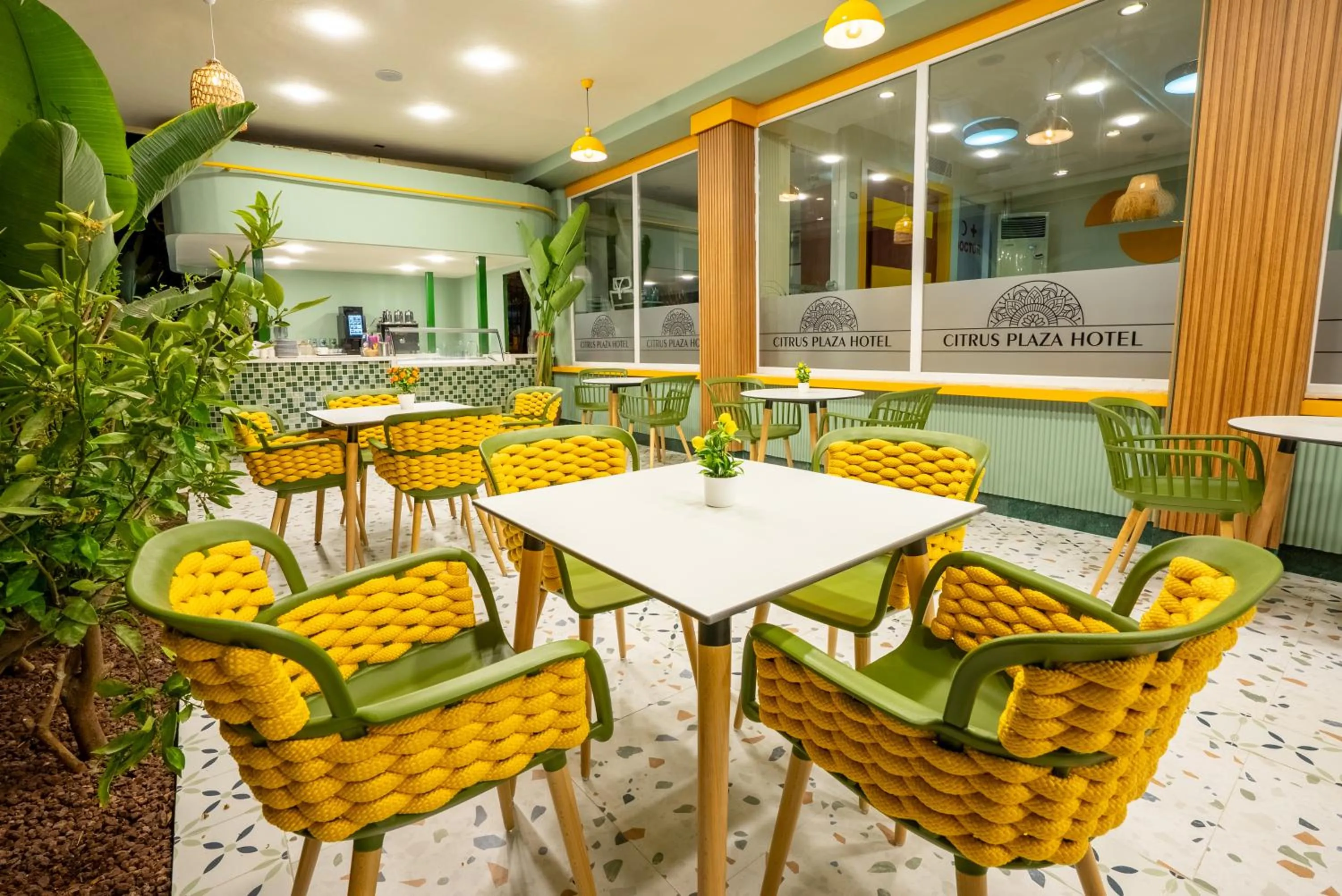 Restaurant/places to eat in Cıtrus Plaza Hotel