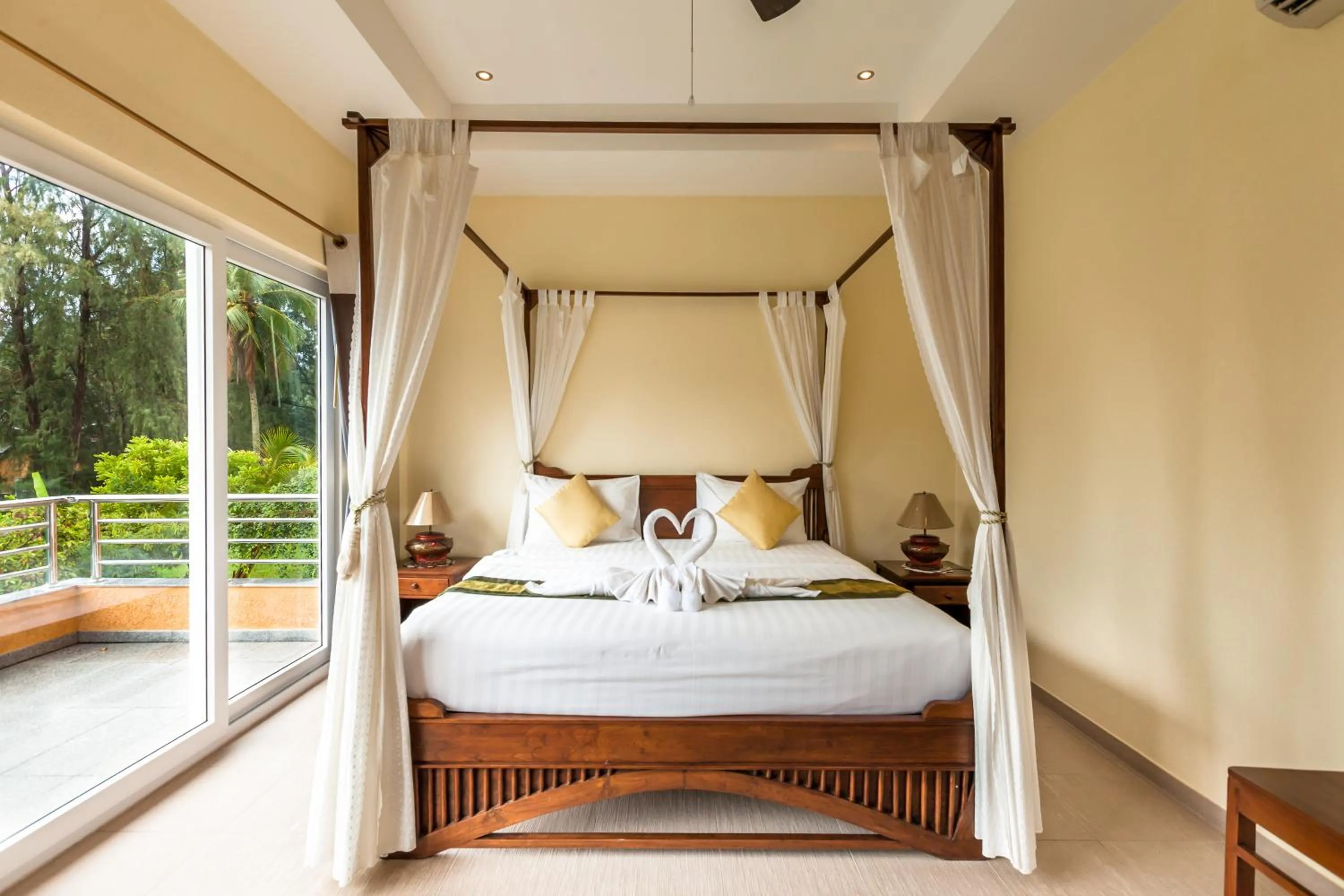 Bed in Little Sunshine Boutique Beach Resort & Spa