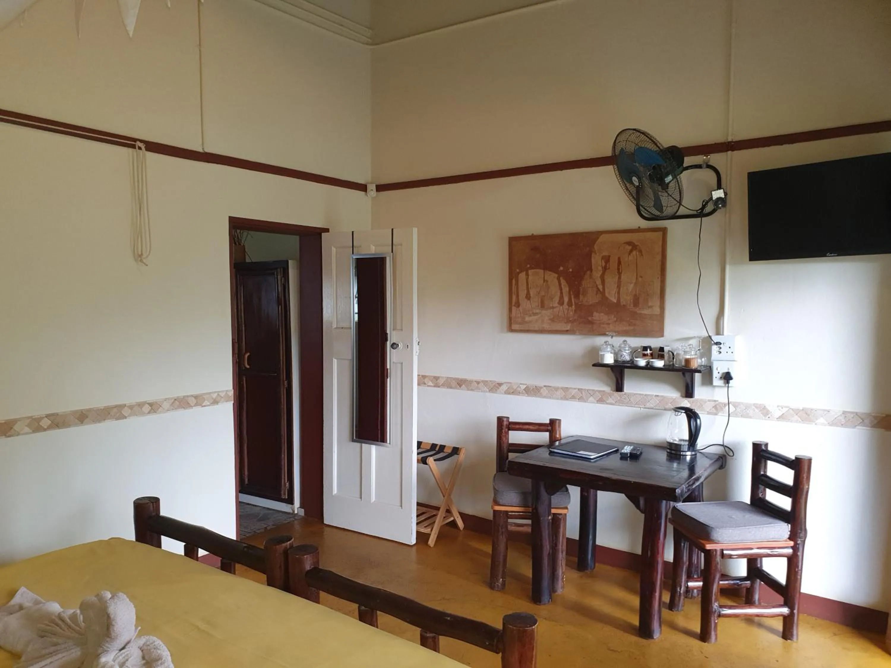 Photo of the whole room in Thokozani Lodge