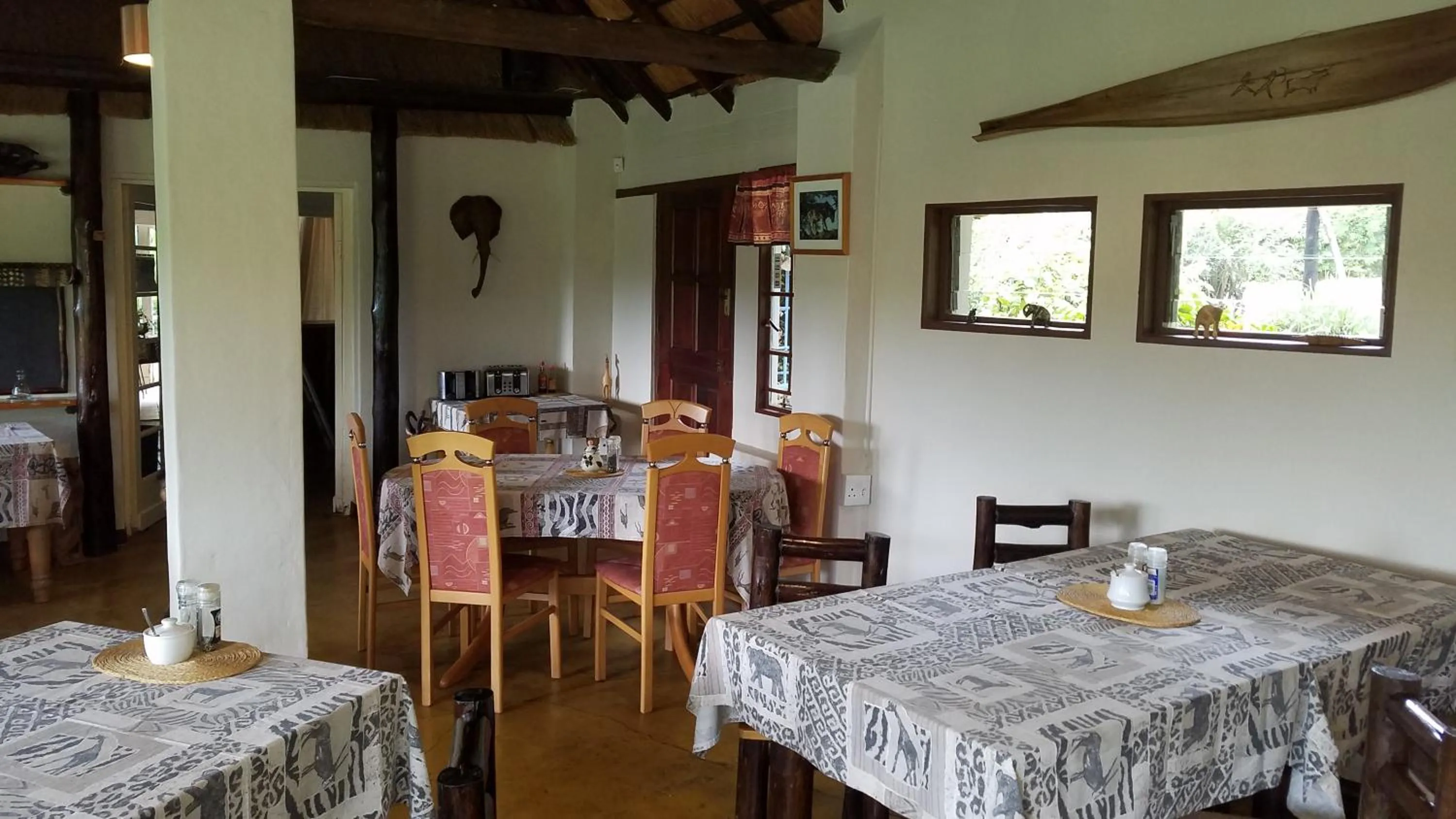 Restaurant/places to eat in Thokozani Lodge