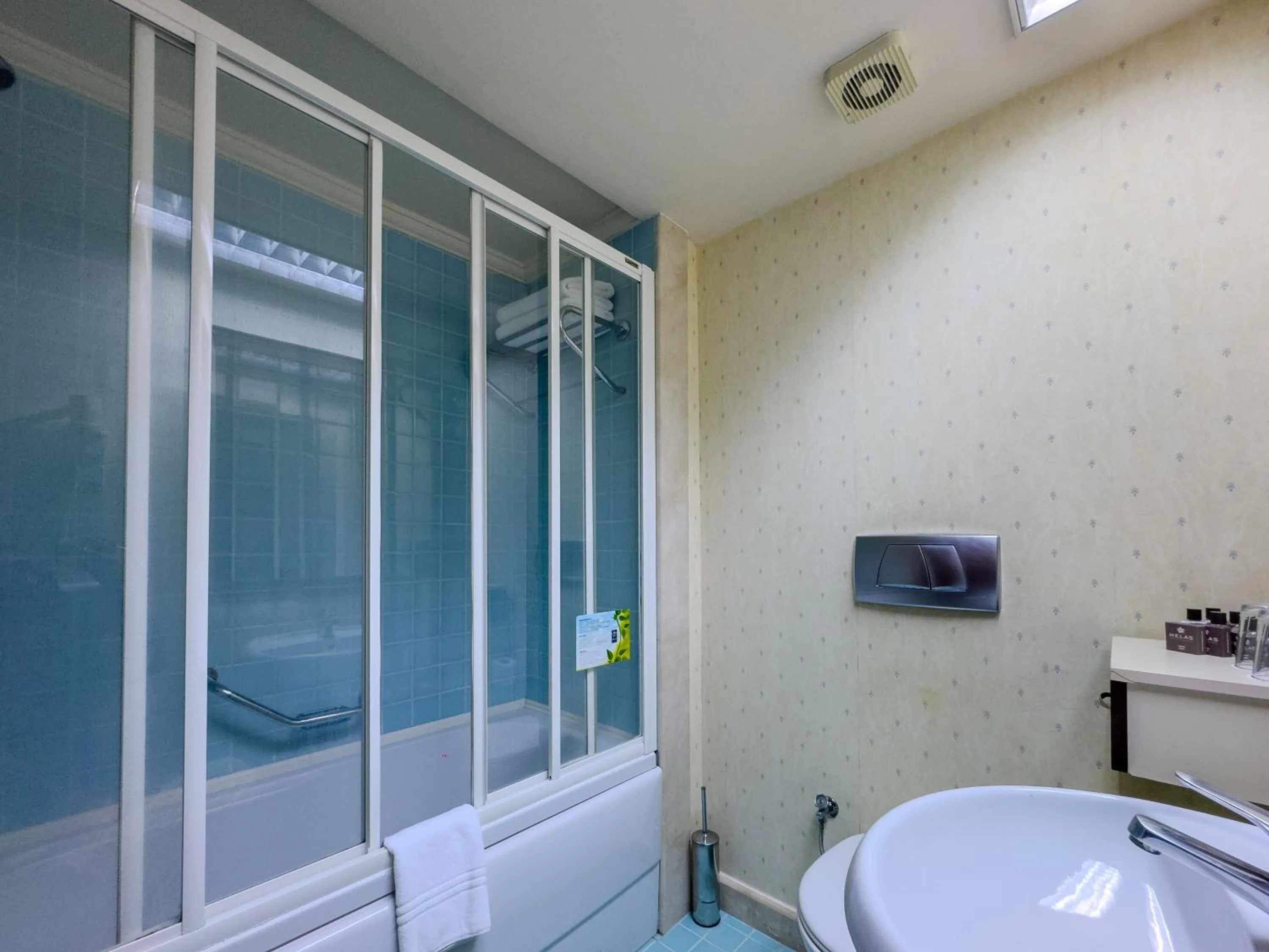 Bathroom in Club Melas Privé