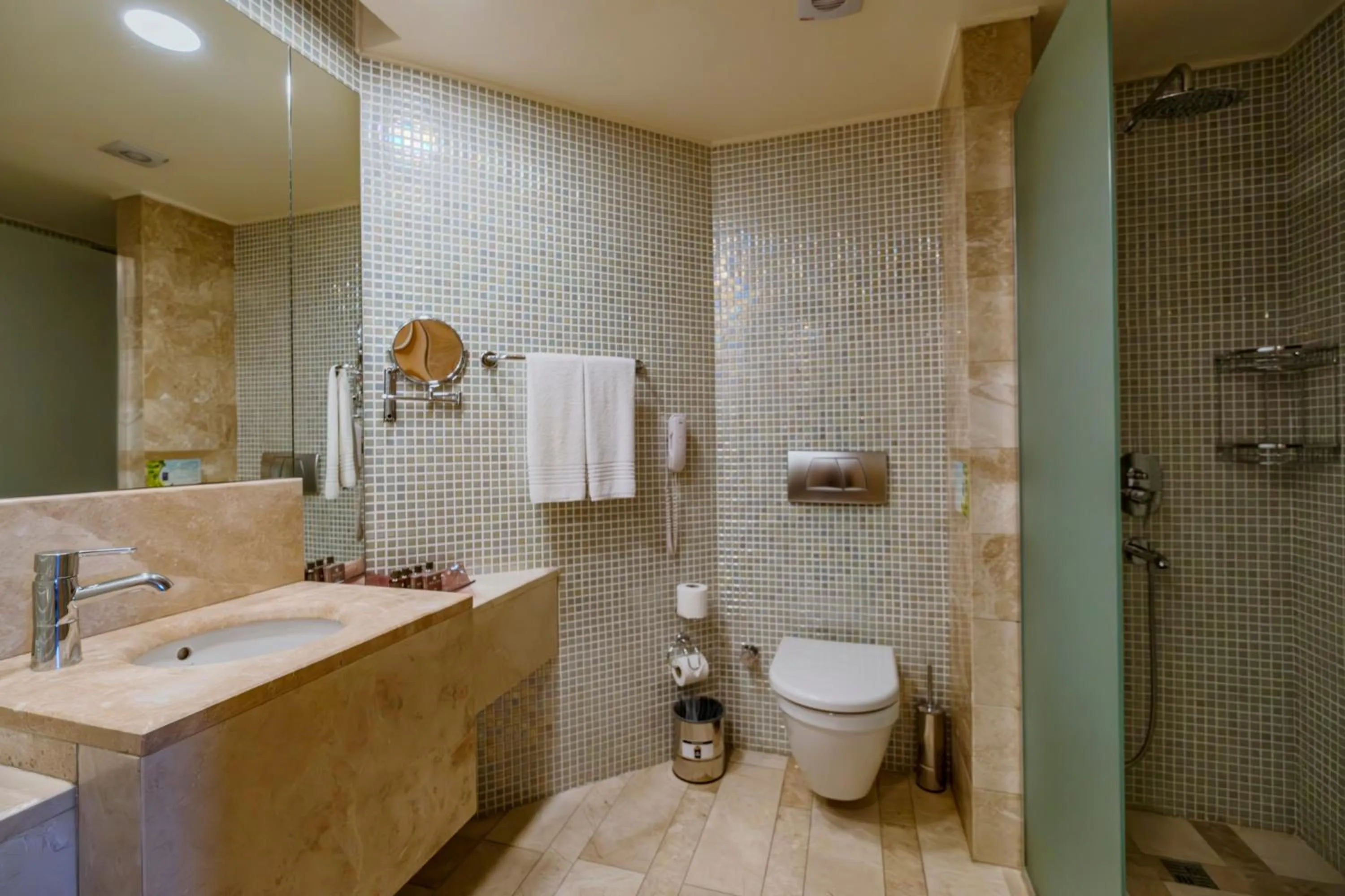 Shower in Club Melas Privé