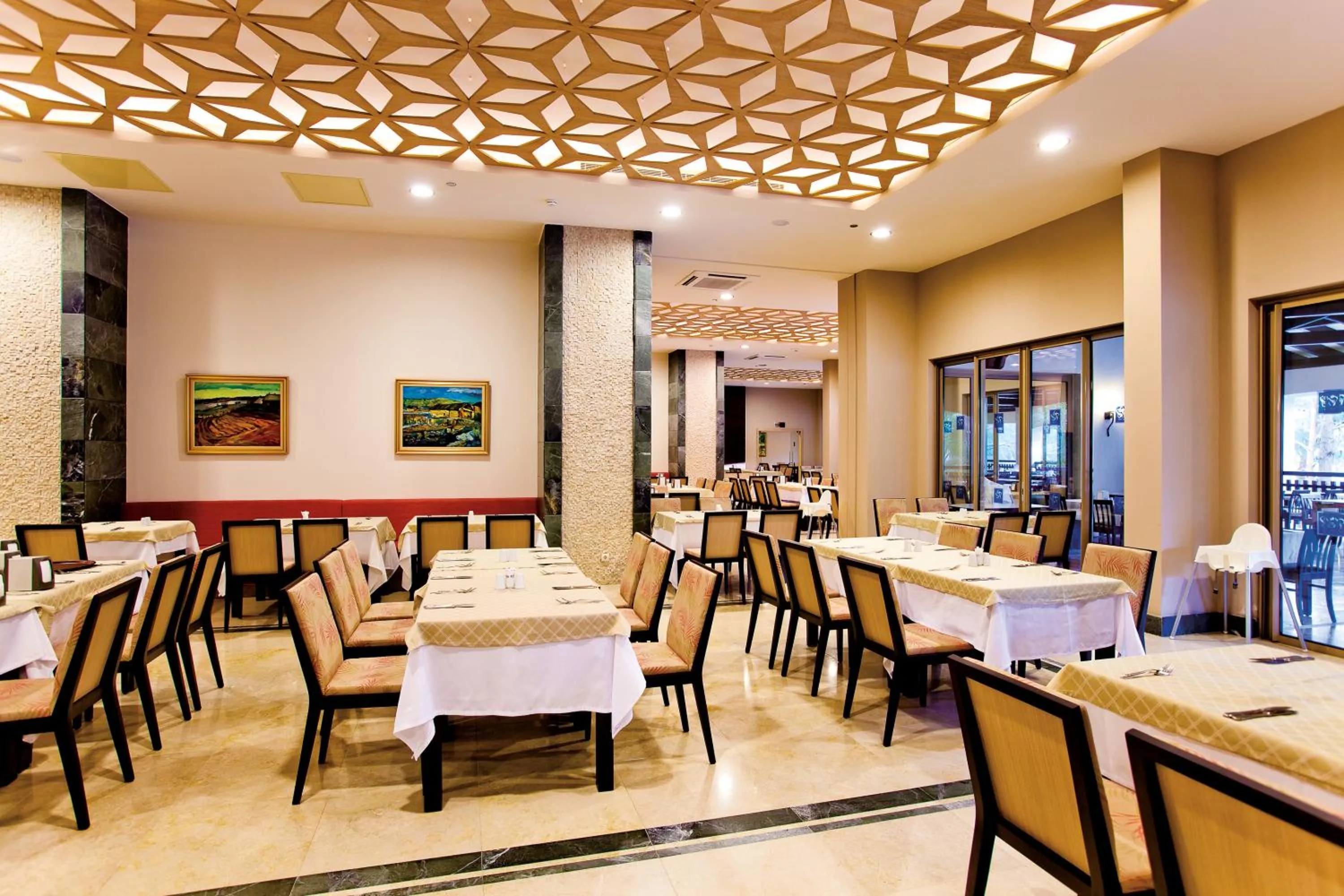 Restaurant/places to eat in Club Melas Privé