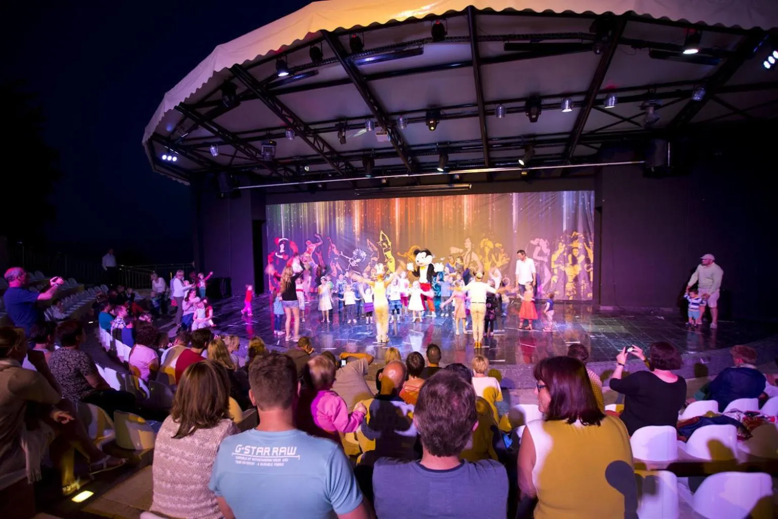 Evening entertainment in Club Melas Privé