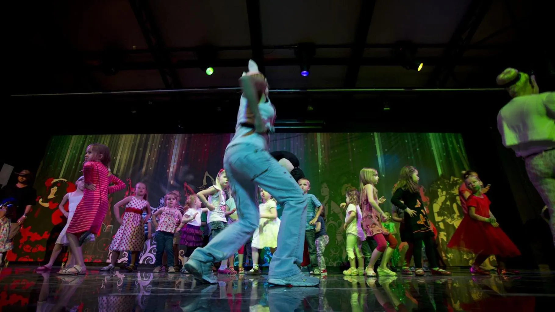 Evening entertainment in Club Melas Privé