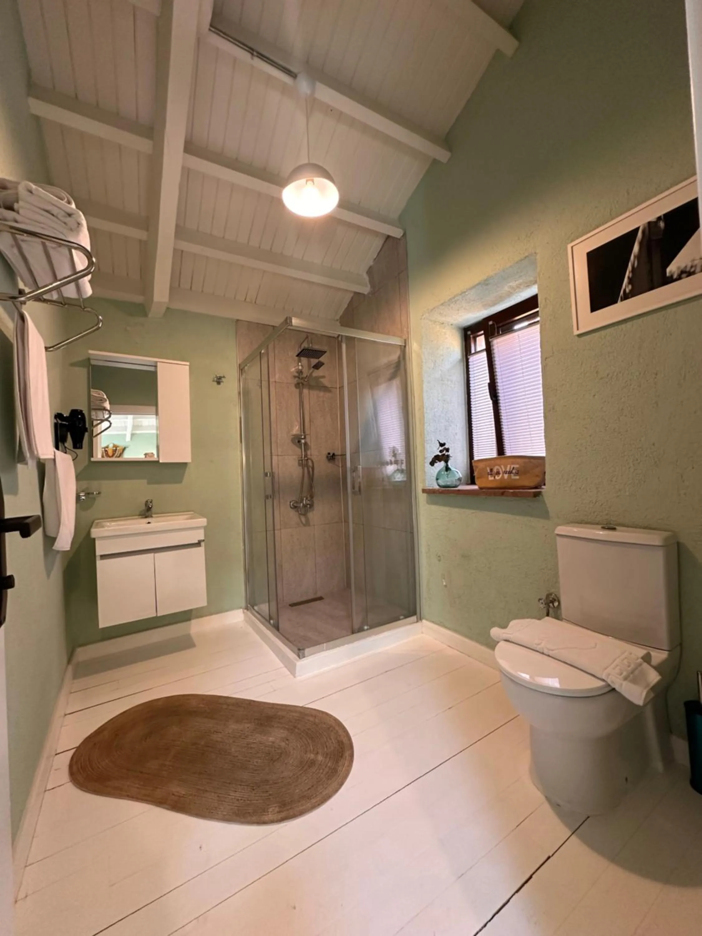 Shower in Hanole Macaron Guest House