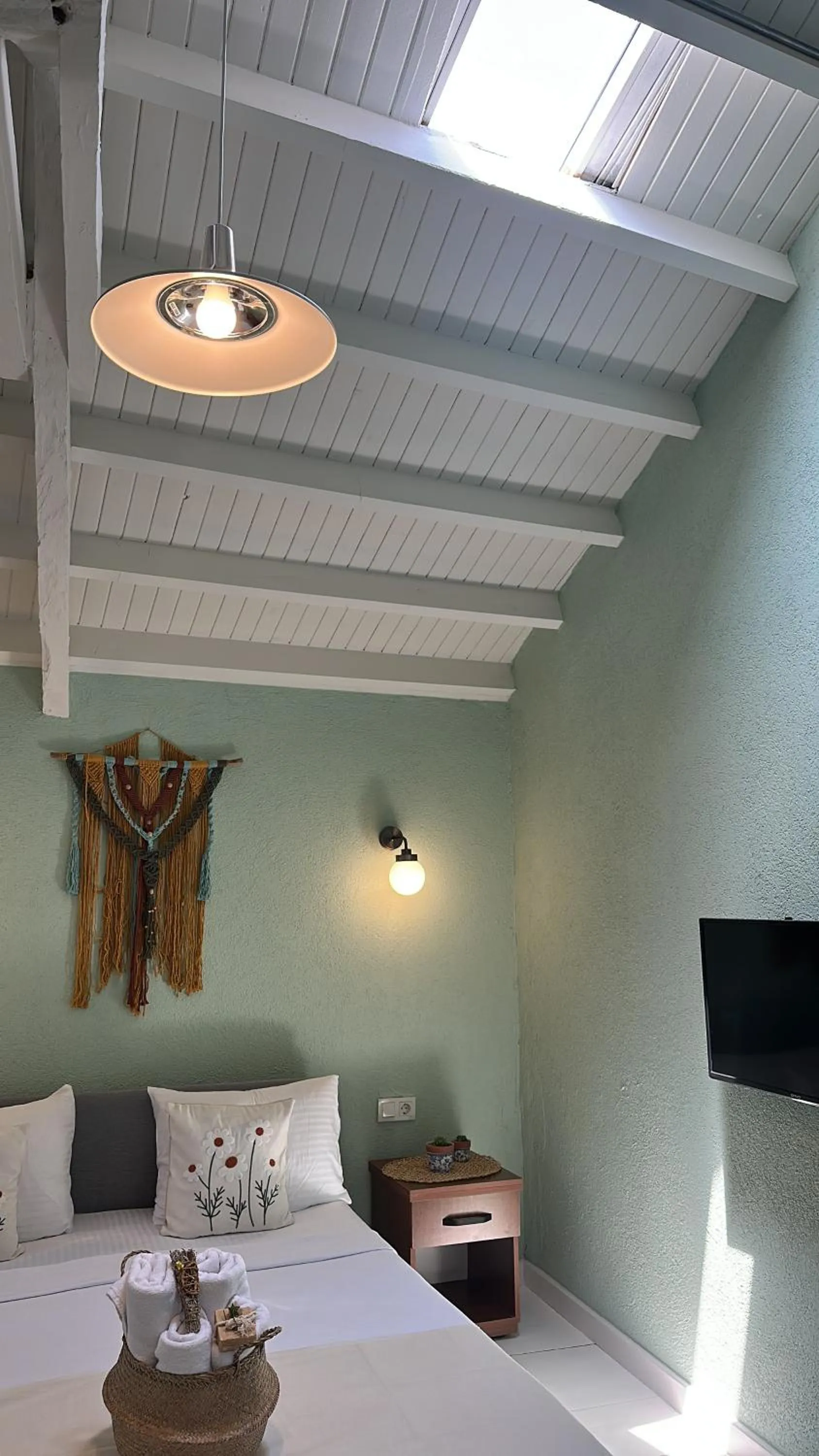 TV and multimedia, Bed in Hanole Macaron Guest House