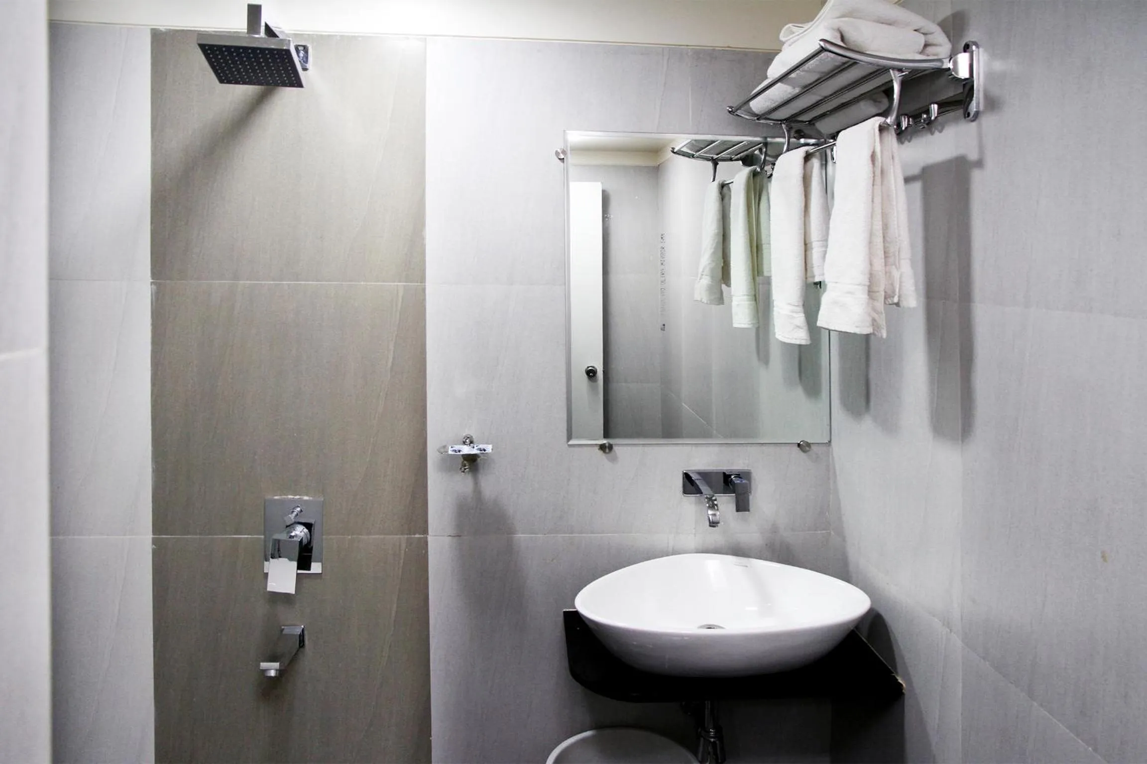 Shower in Hotel Yash Executive