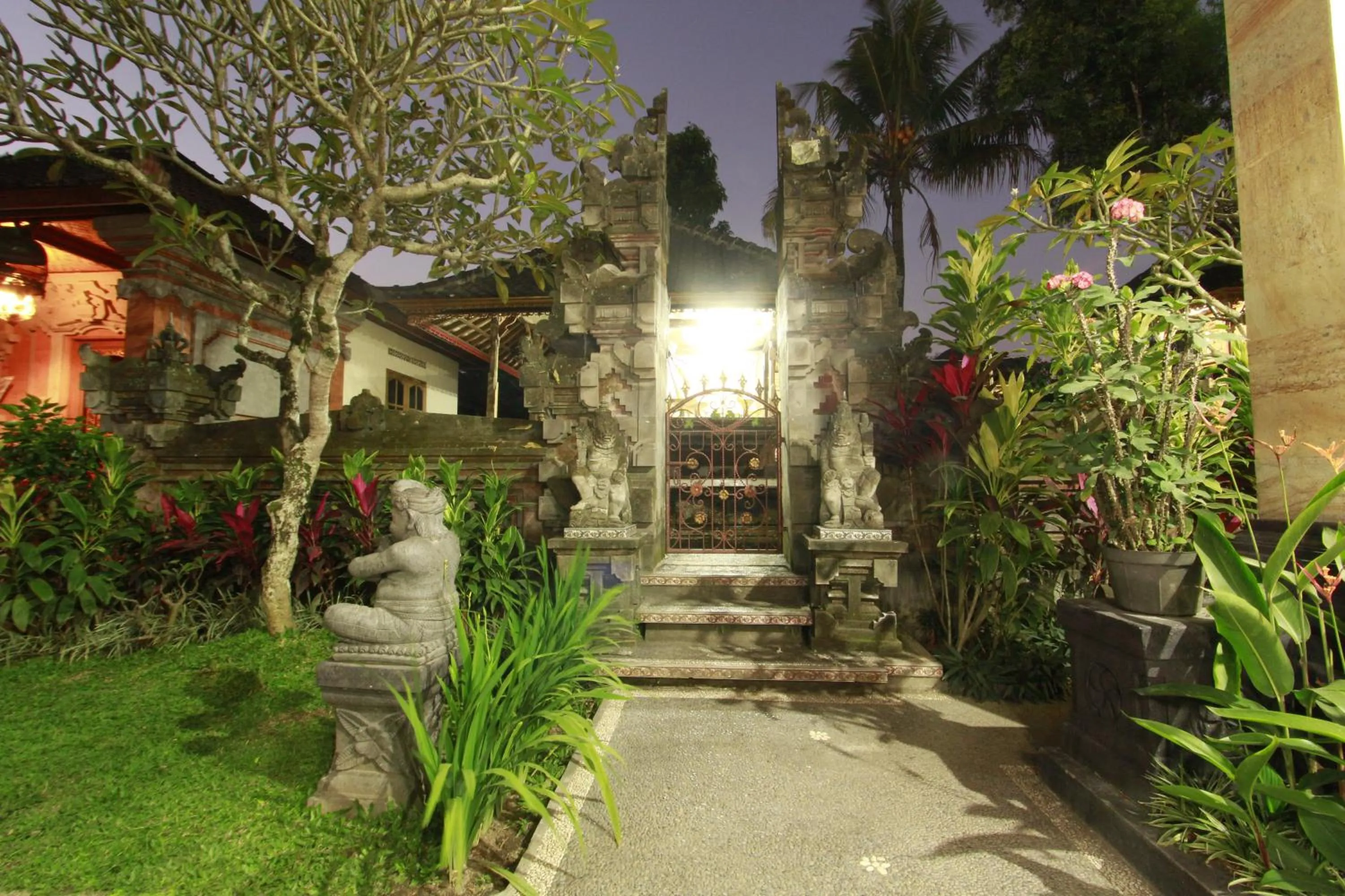 Family in Suryadina Guest House