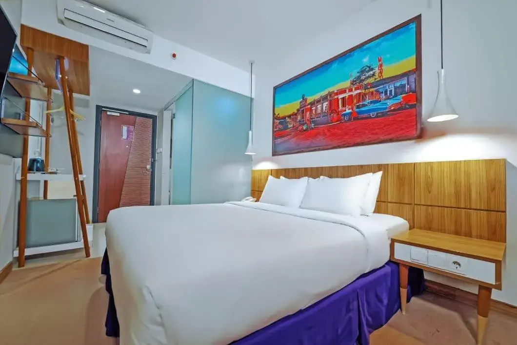 Deluxe Queen Room in Tjokro Style Yogyakarta Deluxe Queen Room in Tjokro Style Yogyakarta