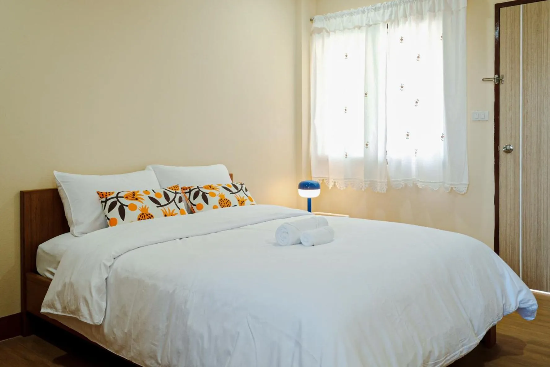 Photo of the whole room, Bed in Thong Poon Apartment Chiang Mai