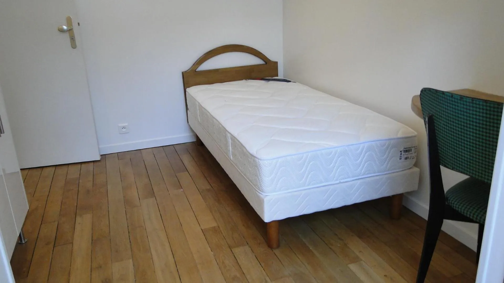 Bed in Salvy Residence