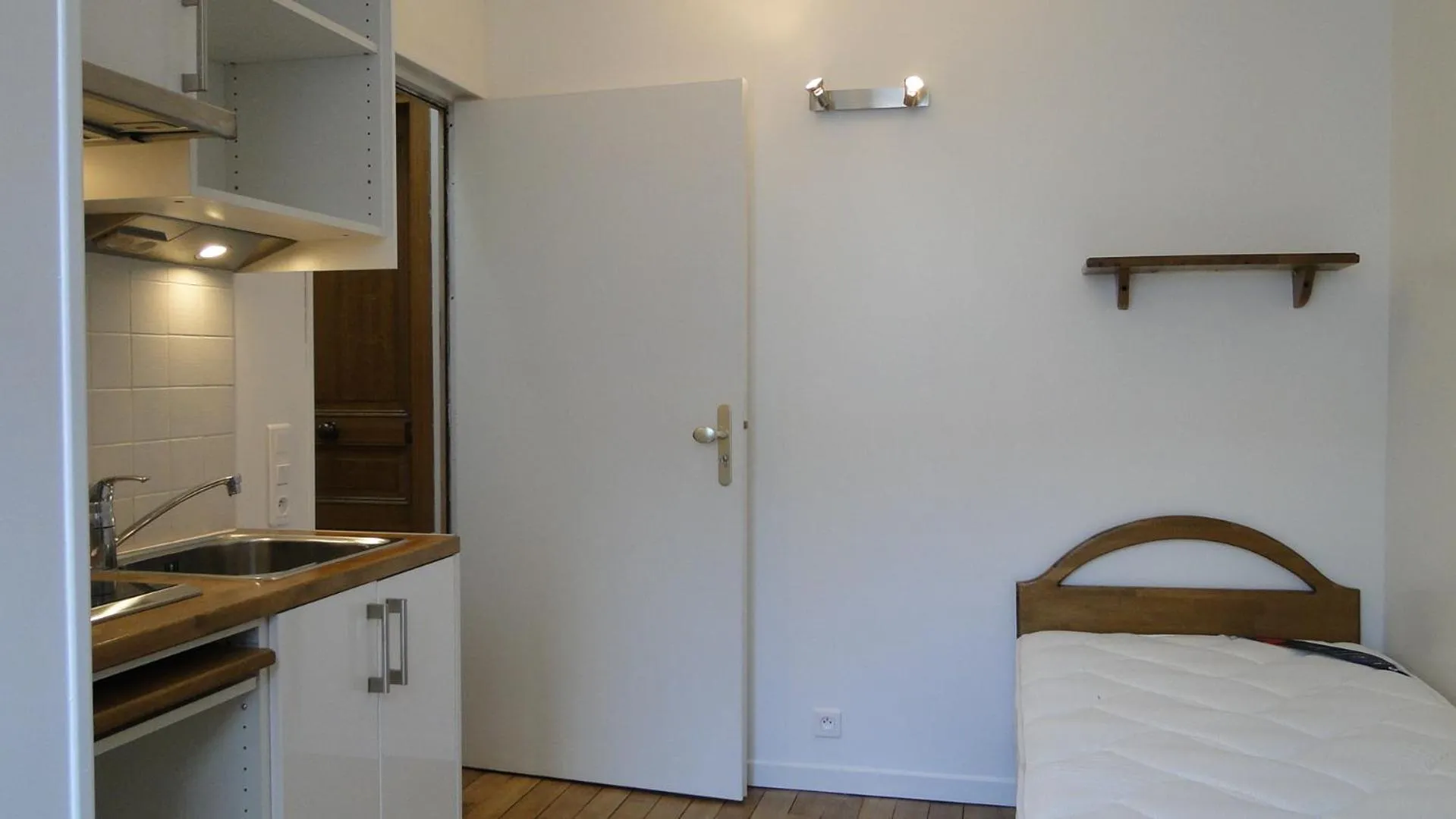 Decorative detail, Kitchen/Kitchenette in Salvy Residence