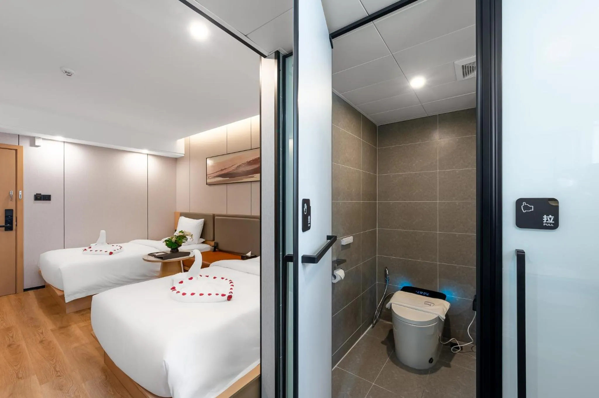 Bathroom, Bed in Rama9 No1 Hotel