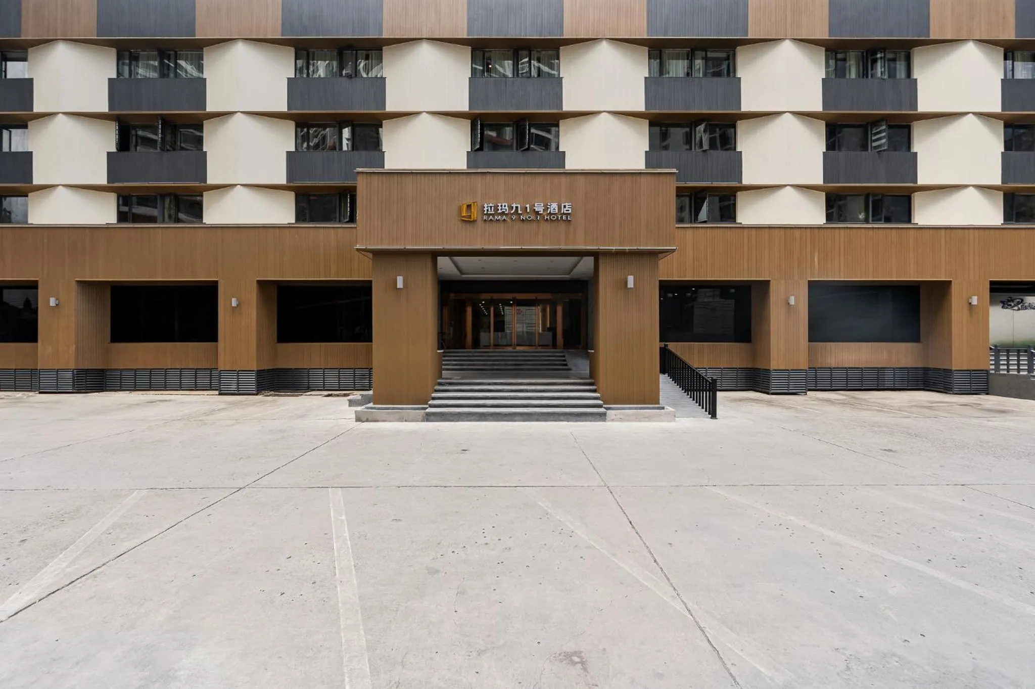 Property building in Rama9 No1 Hotel