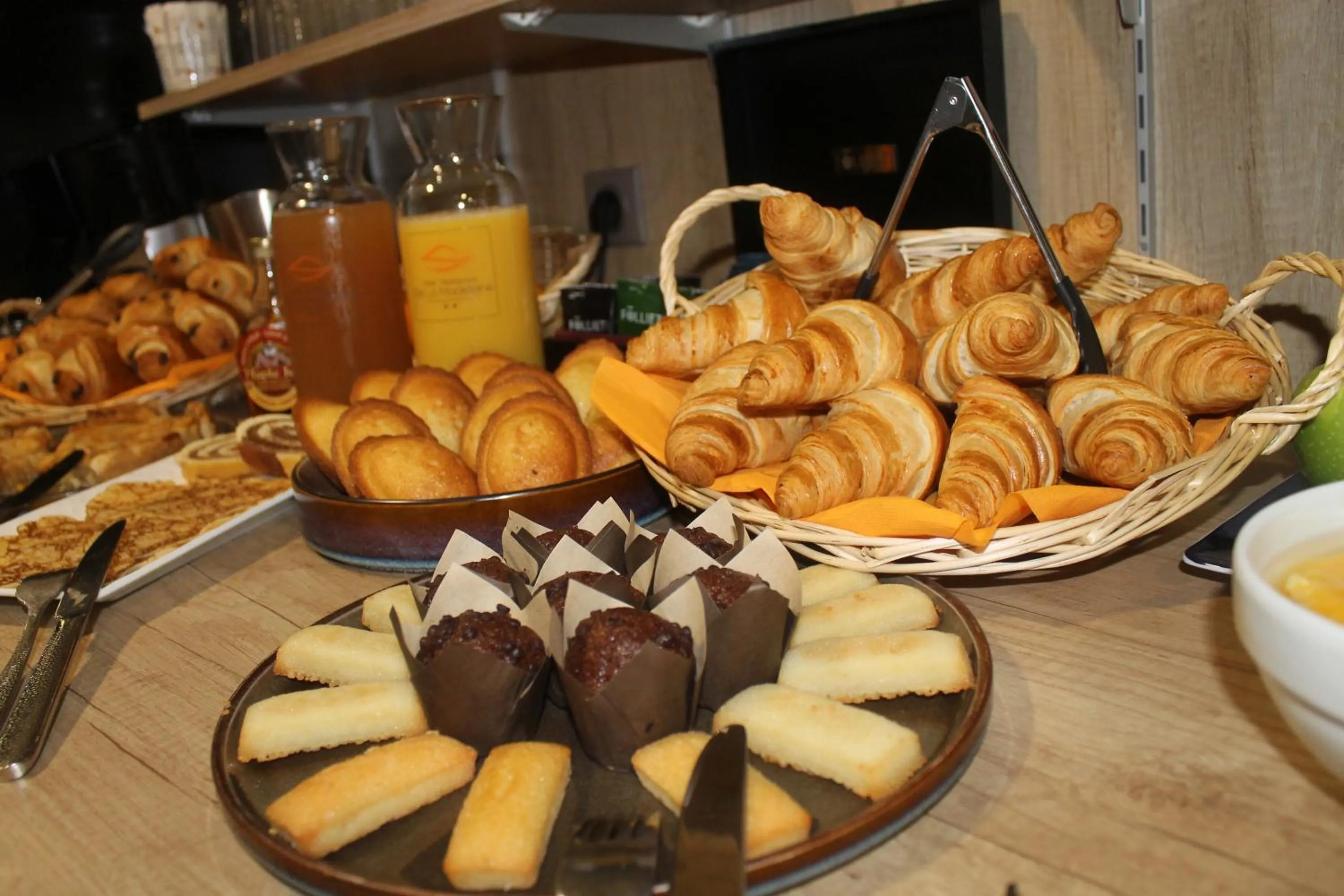 Breakfast in Logis Hotel Restaurant de La Madeleine