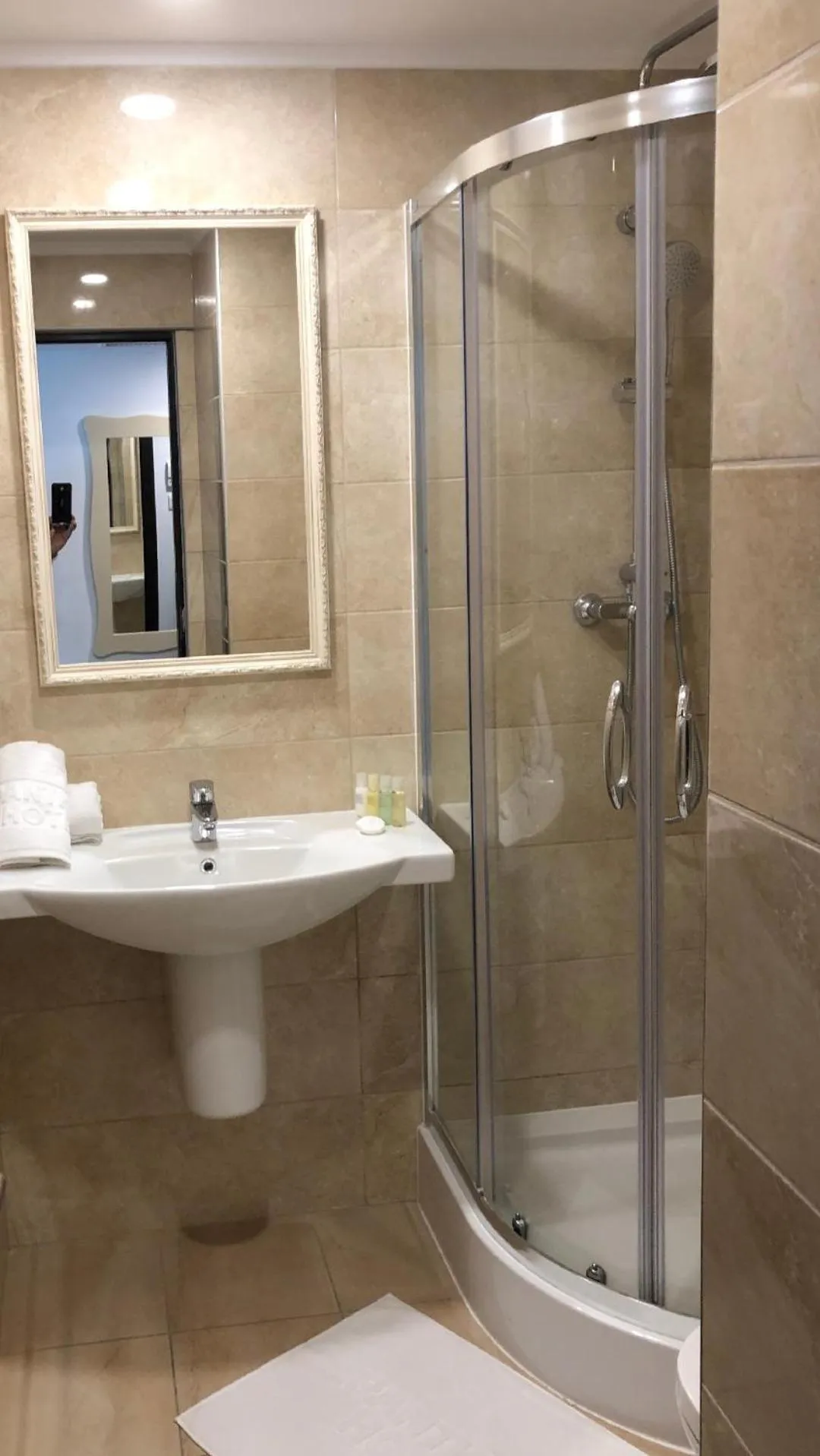 Bathroom in Academy Hotel