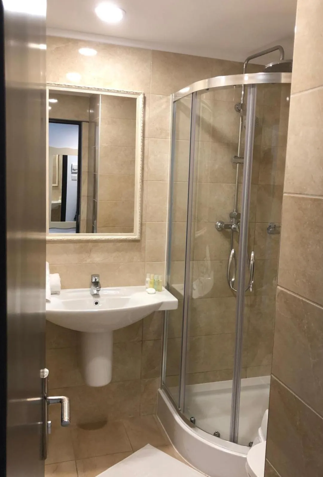 Bathroom in Academy Hotel