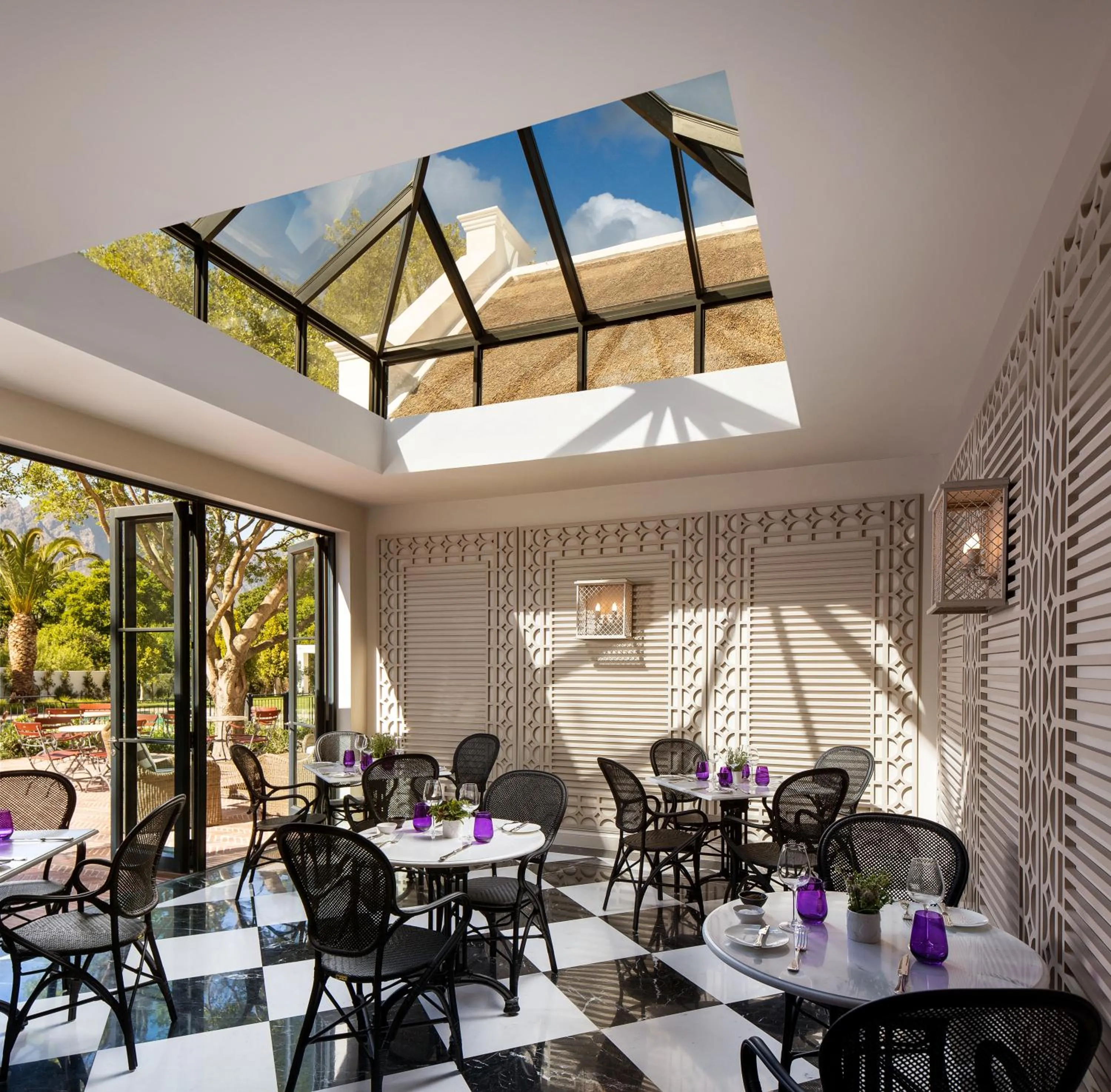 Restaurant/places to eat in Leeu House