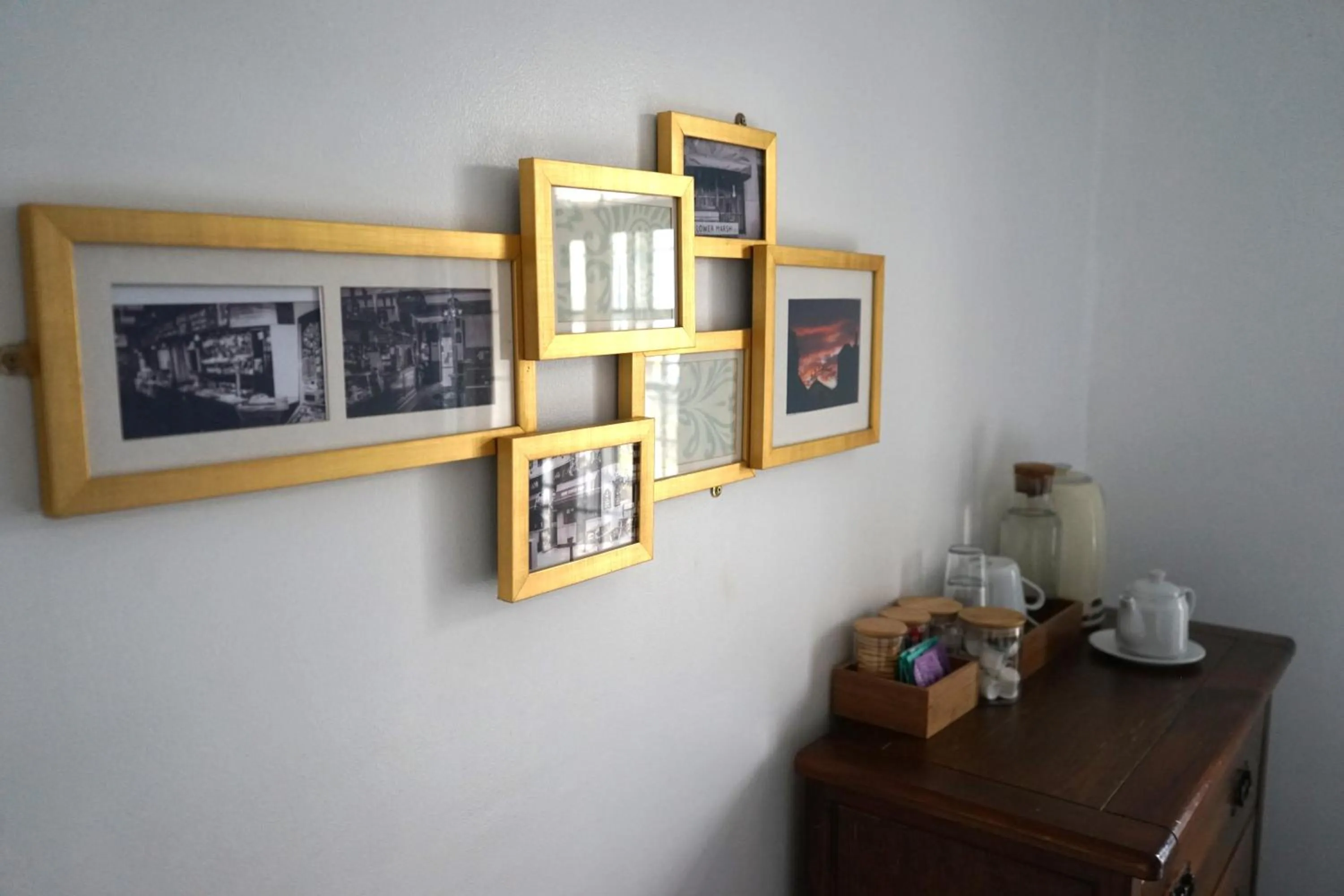 Coffee/tea facilities in The Walrus Bar and Hostel