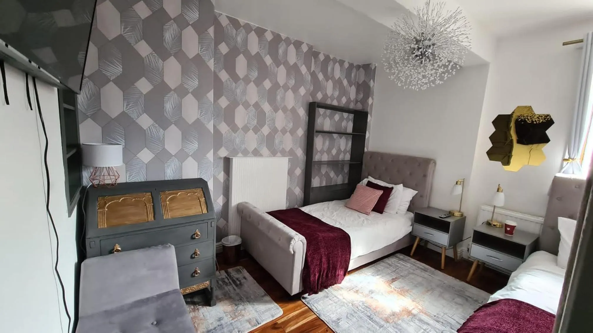 Deluxe Twin Room in The Walrus Bar and Hostel