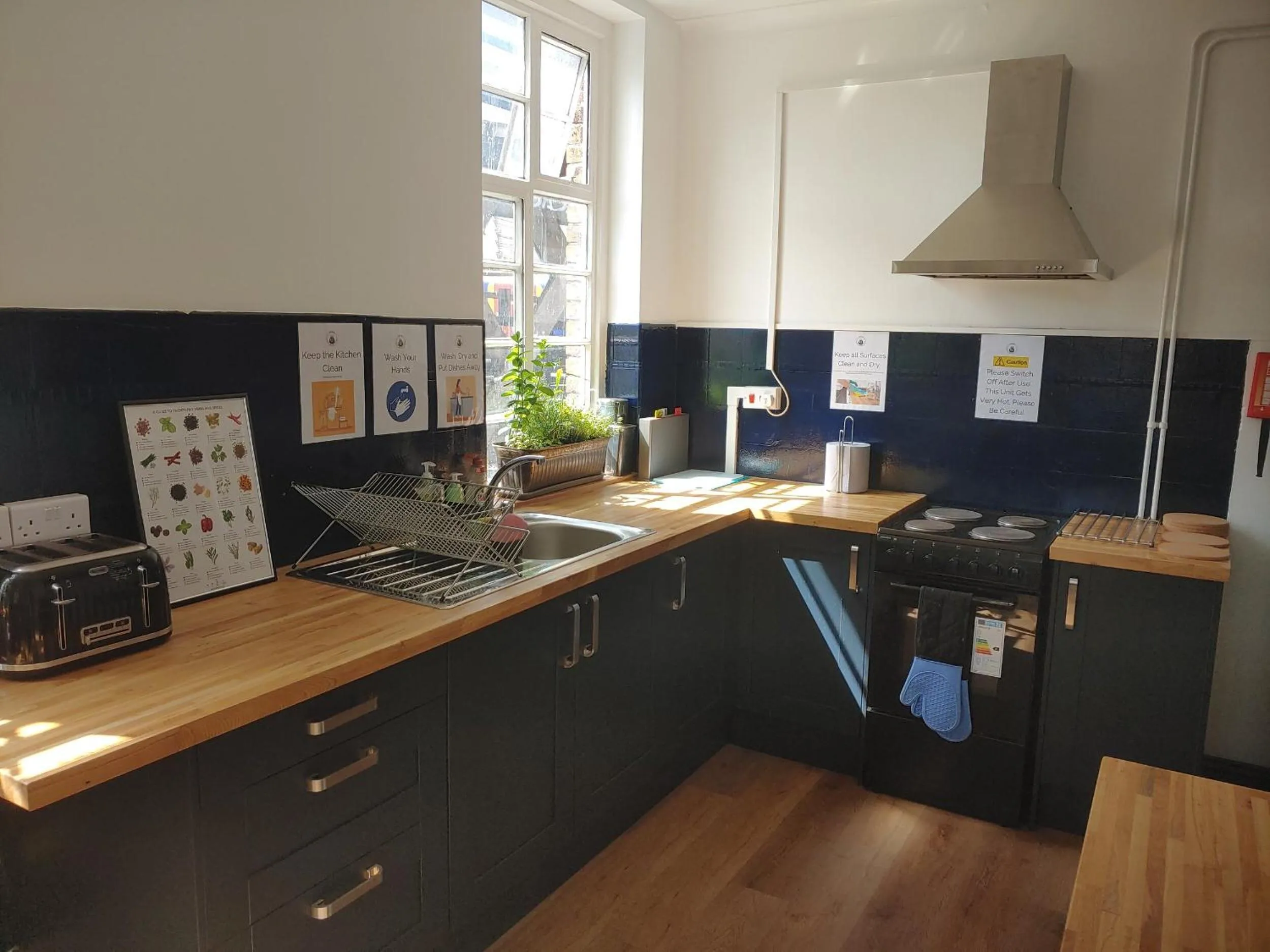 Coffee/tea facilities in The Walrus Bar and Hostel