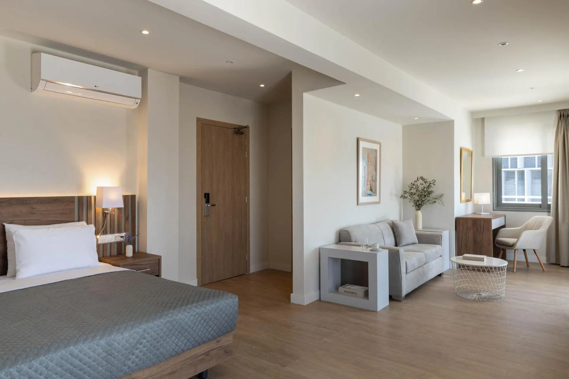 Bed in Port Tower Piraeus