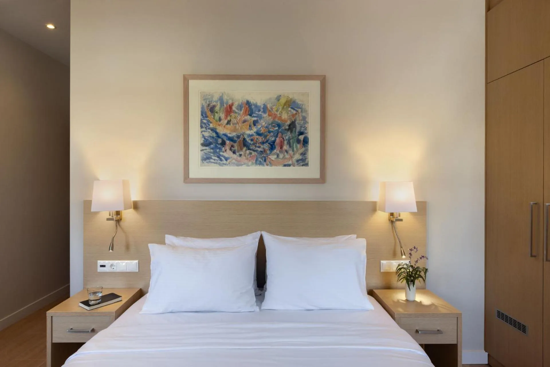 Bed in Port Tower Piraeus