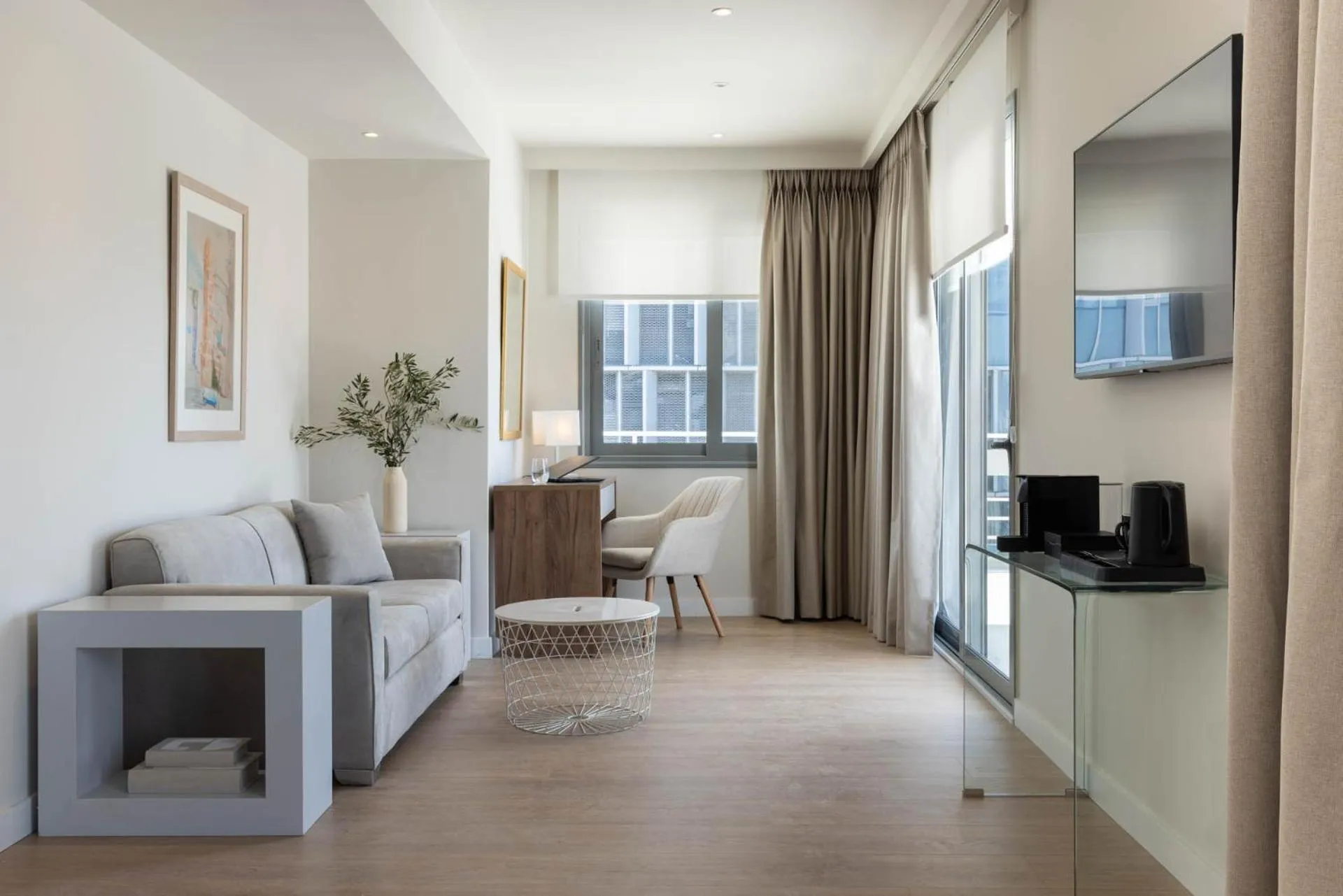 TV and multimedia in Port Tower Piraeus