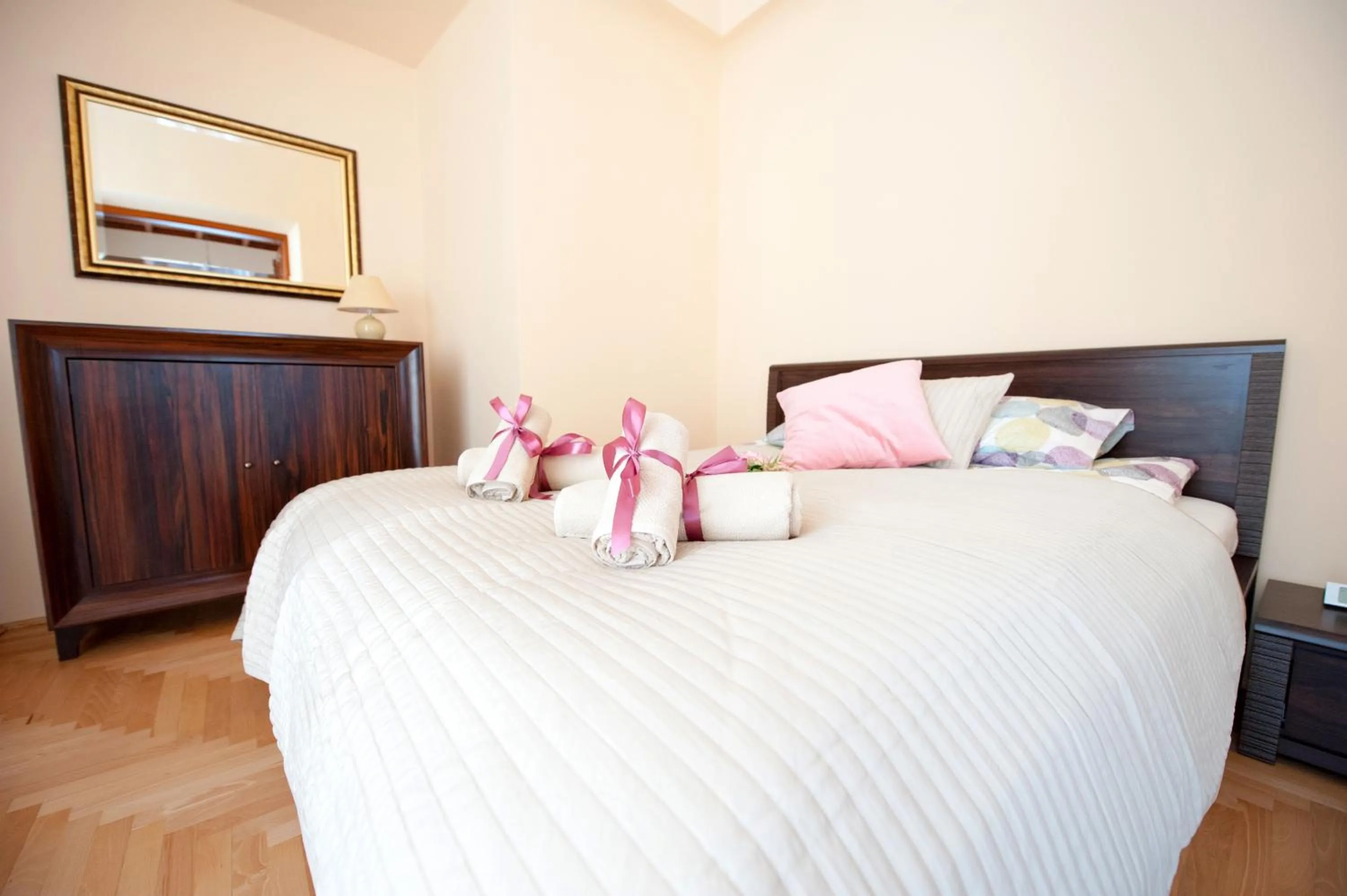 Bedroom, Bed in Apartments Roman