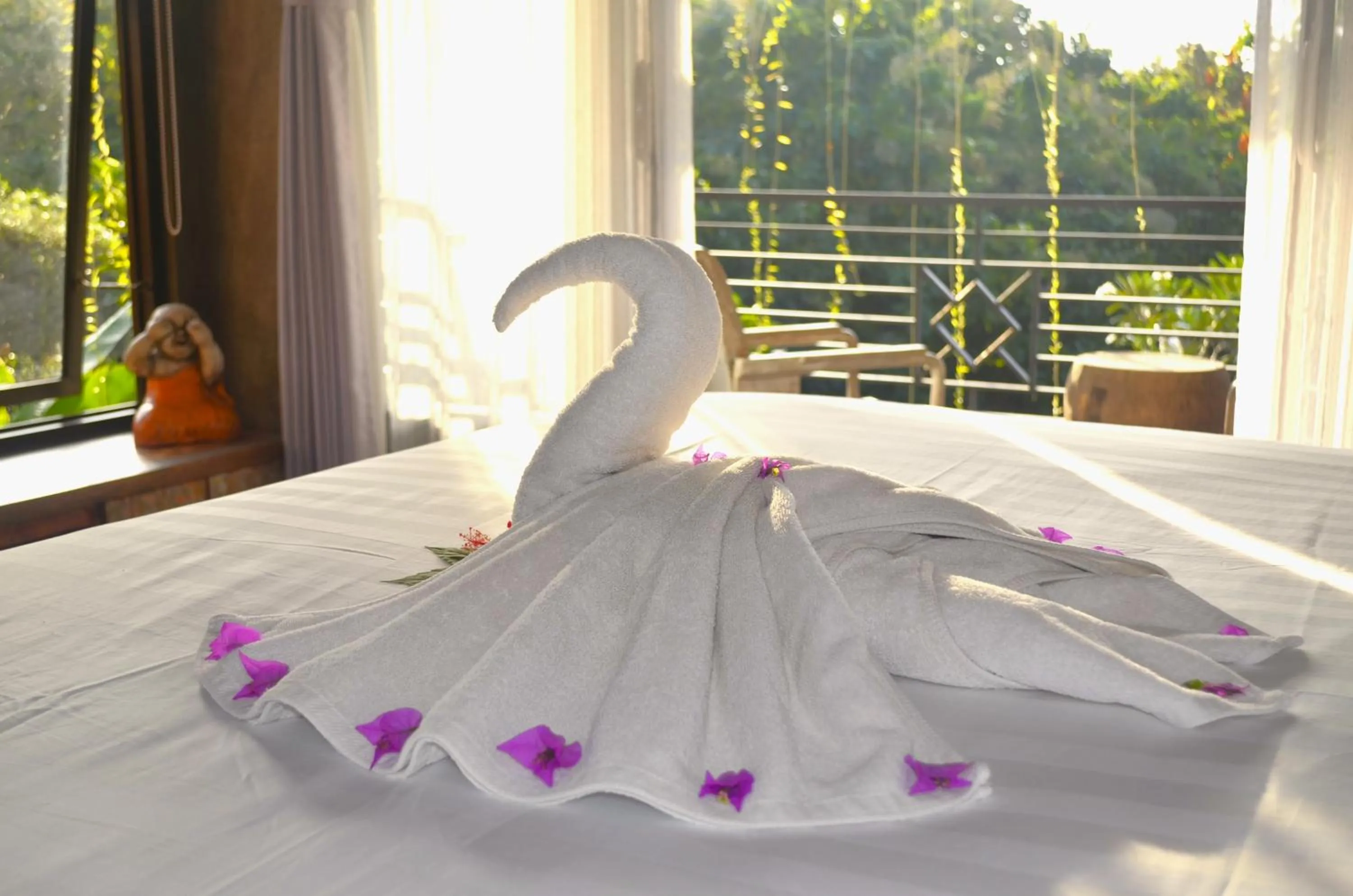 Bed in Alamanda Lovina Resort