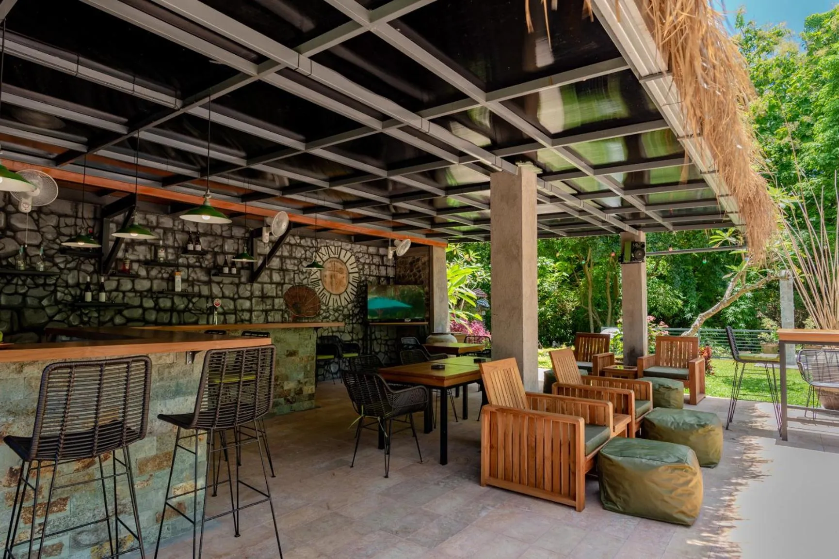 Restaurant/places to eat in Alamanda Lovina Resort