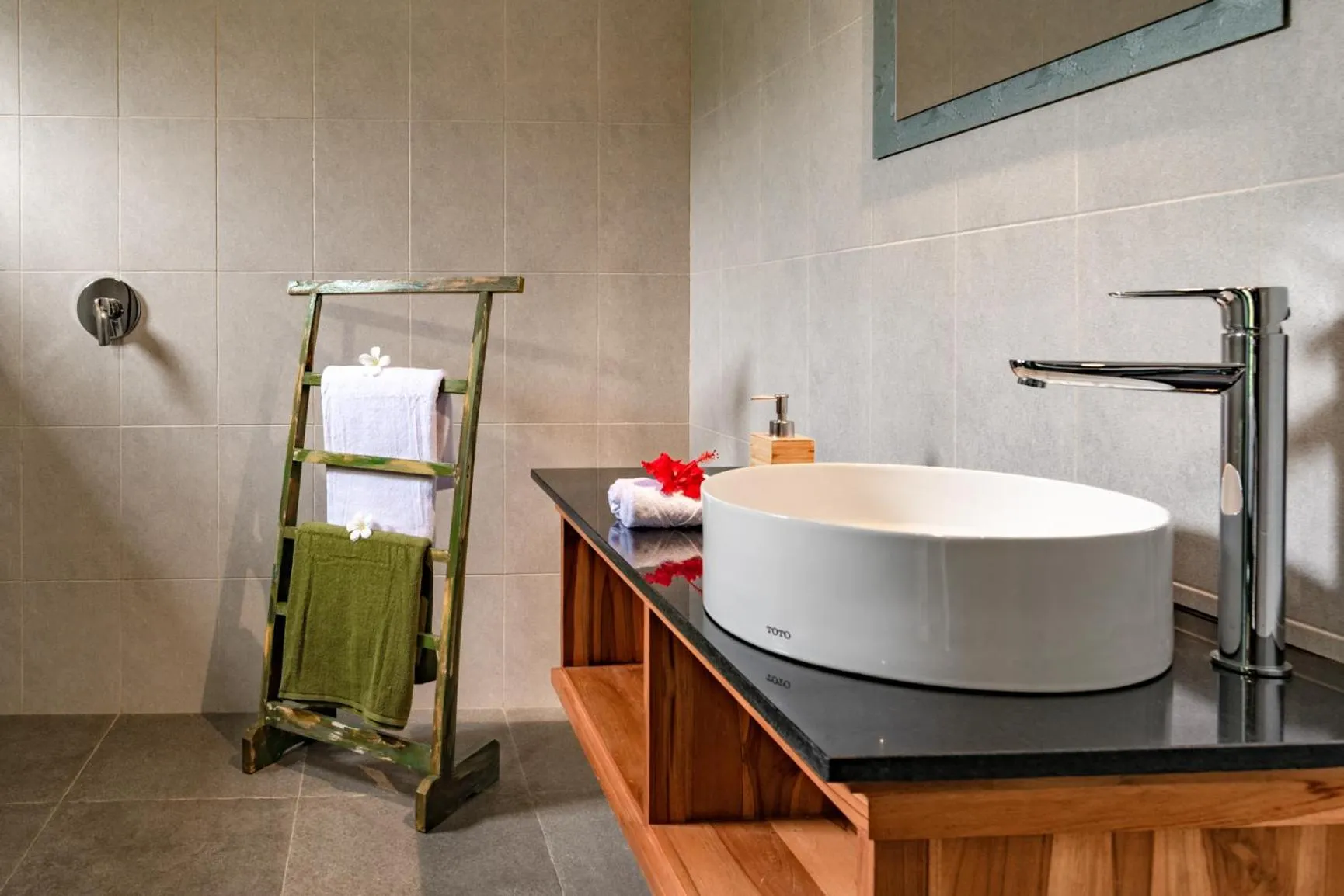 Shower in Alamanda Lovina Resort