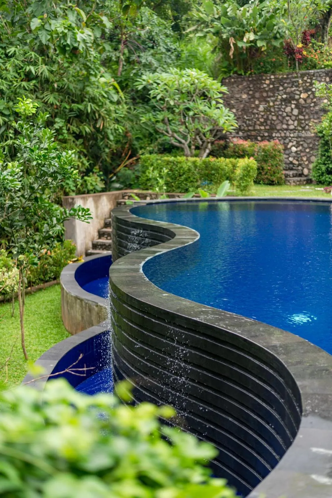 Swimming pool in Alamanda Lovina Resort