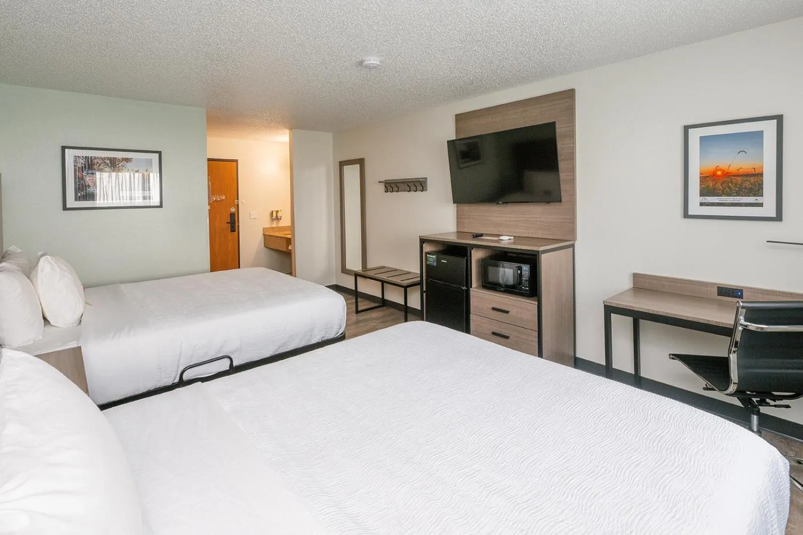 TV and multimedia, Bed in Hotel Pommier Chariton