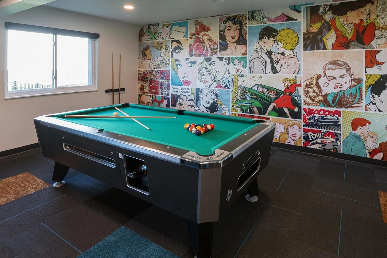 Billiard in Hotel Pommier Chariton