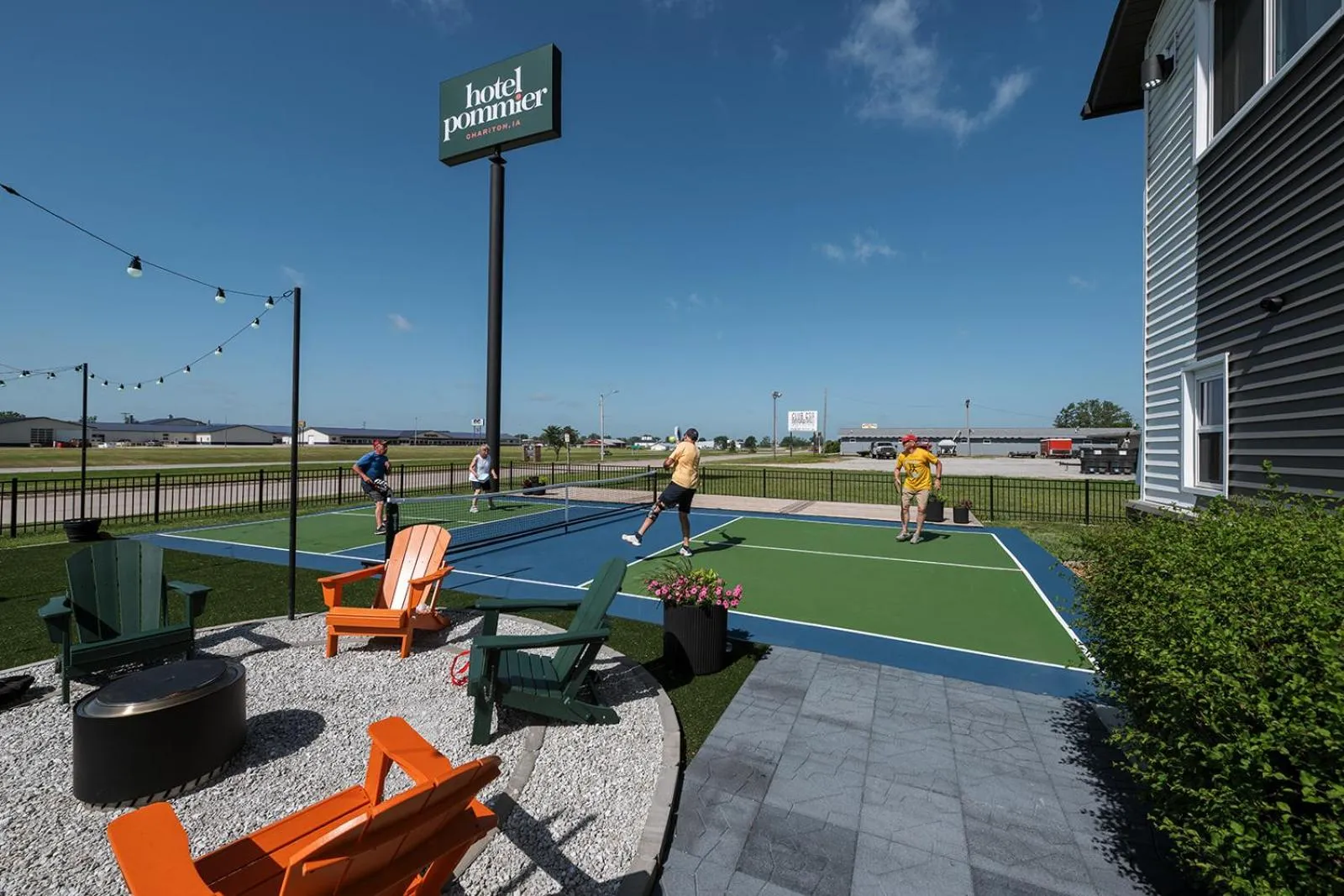 Patio in Hotel Pommier Chariton