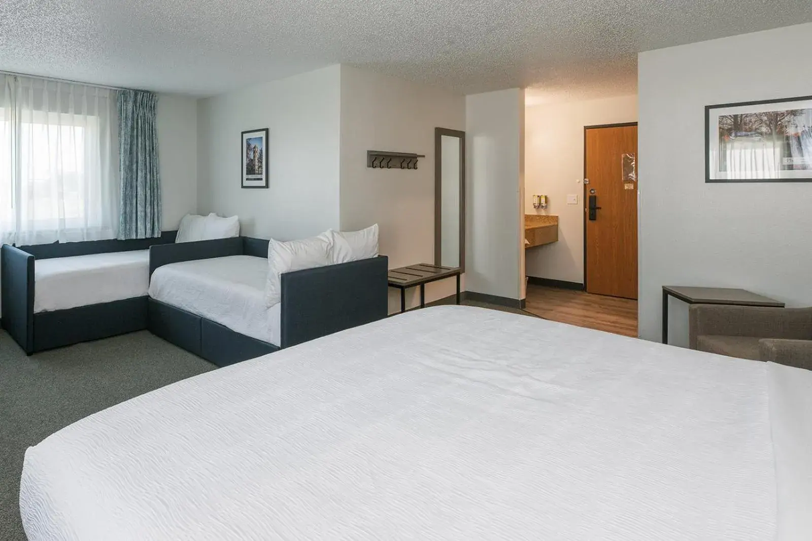 Triple Room in Hotel Pommier Chariton Triple Room in Hotel Pommier Chariton