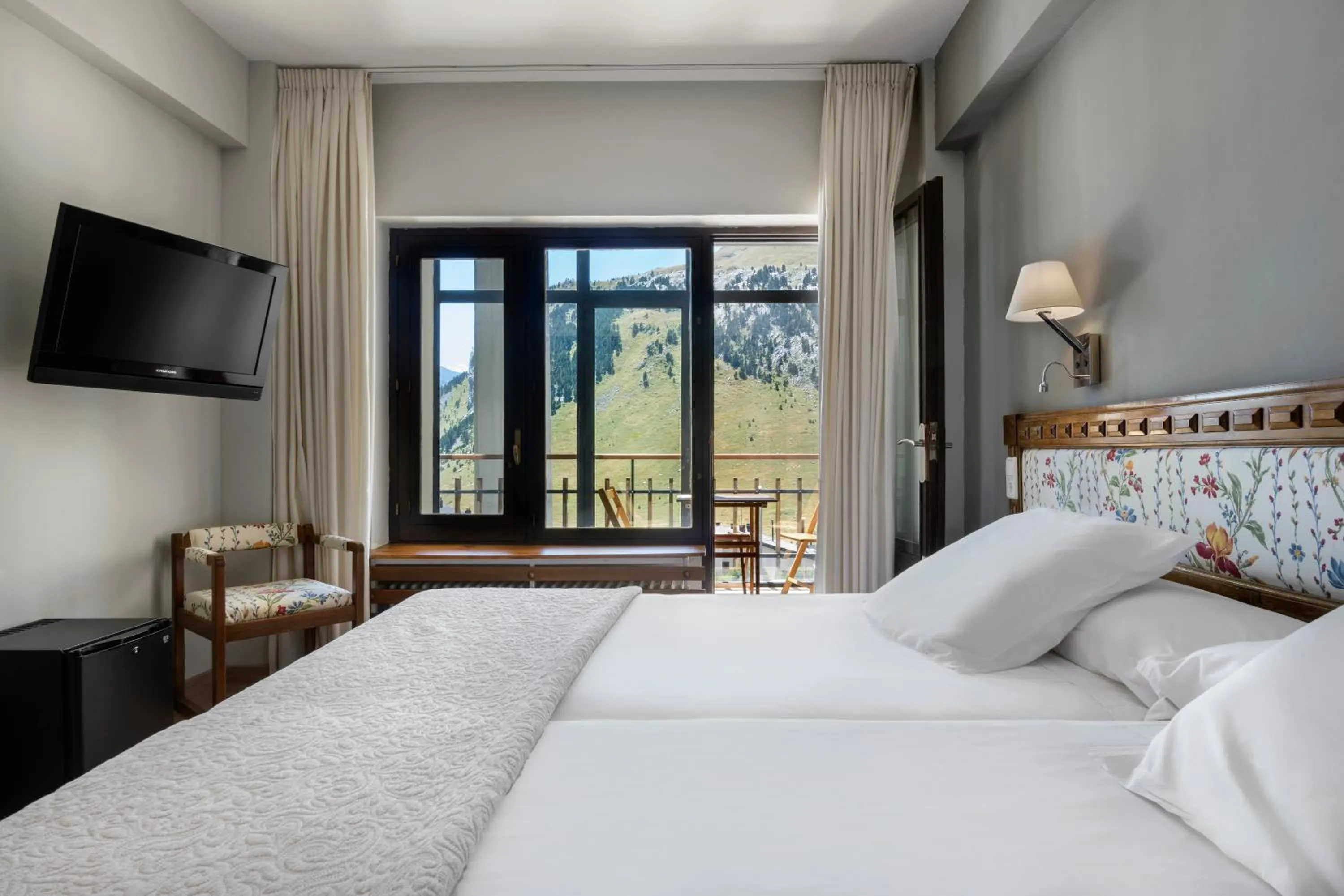 Bed in Hotel Edelweiss Candanchú