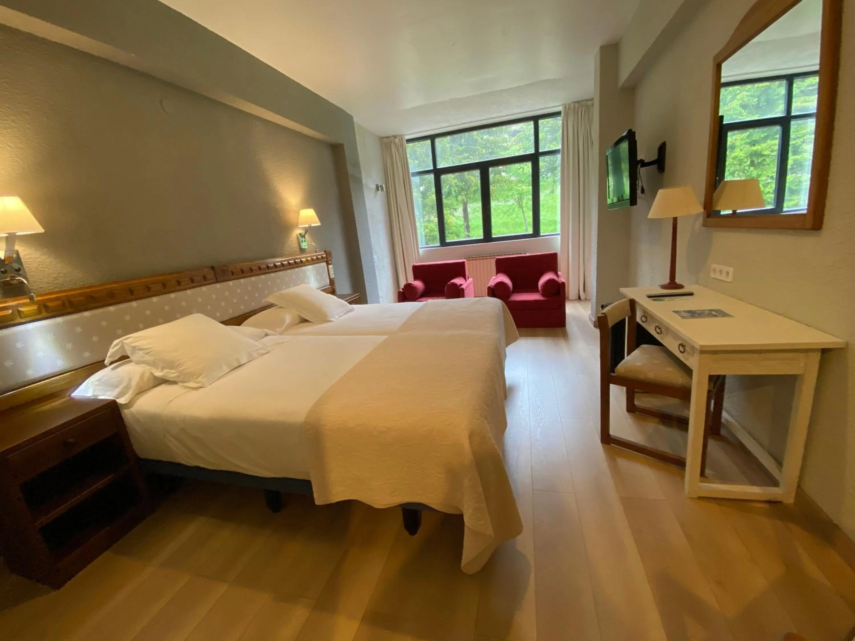 Bed in Hotel Edelweiss Candanchú