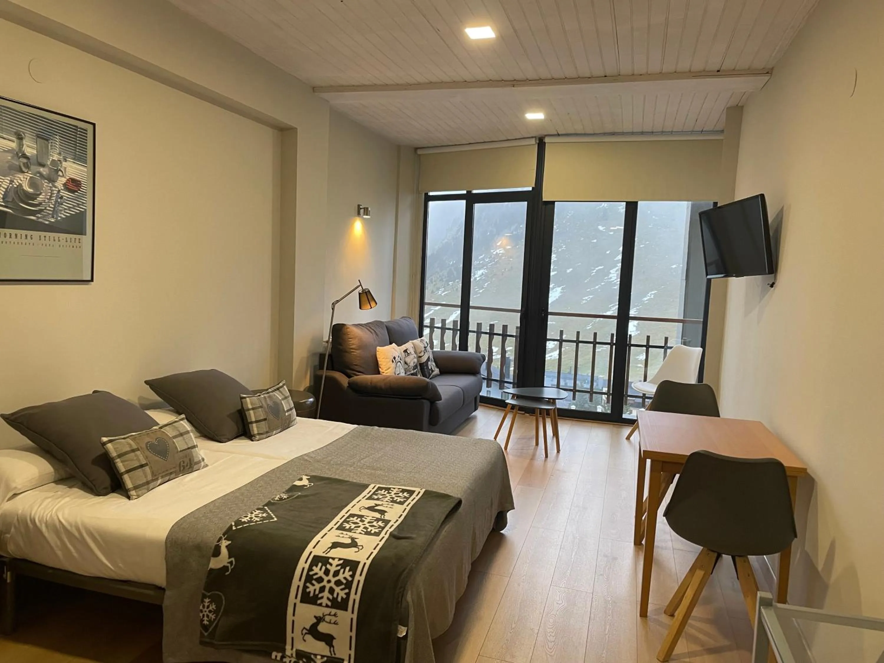 Bed in Hotel Edelweiss Candanchú