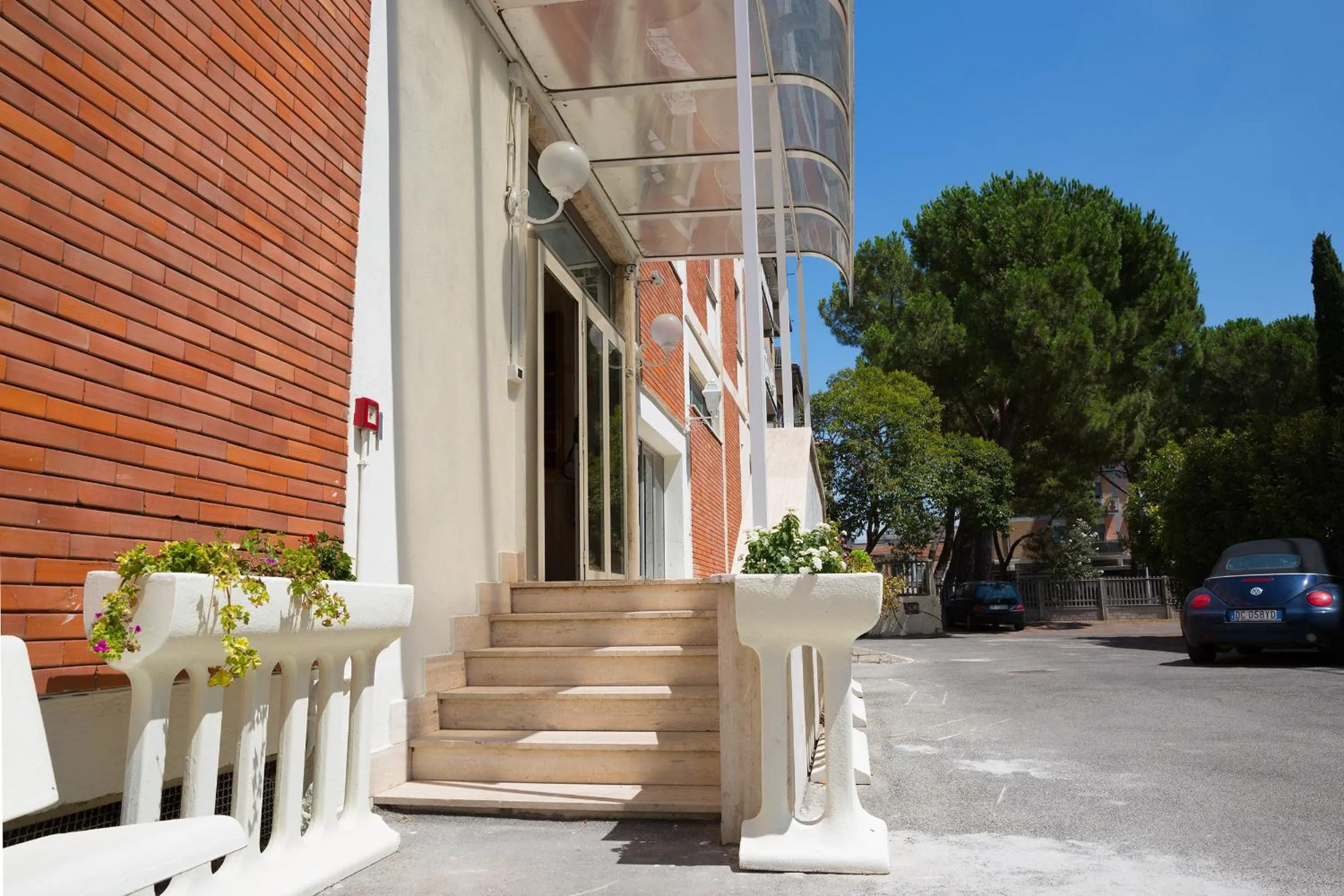 Facade/entrance in Maximo Hotel