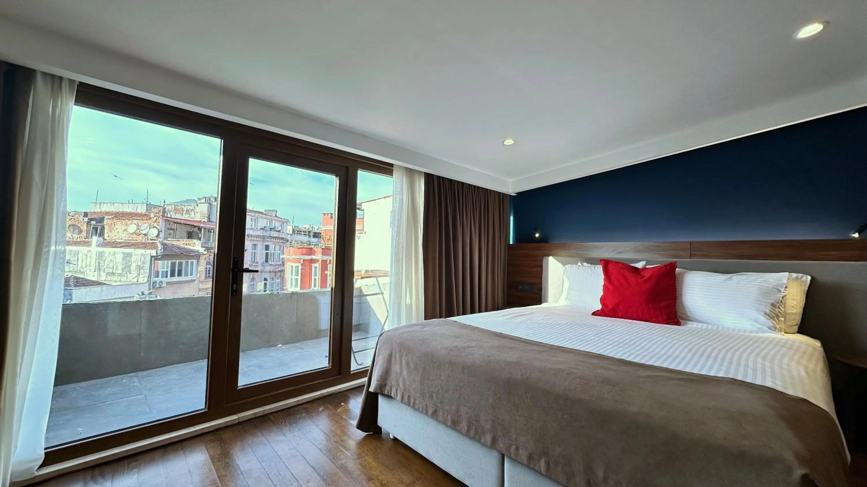 Balcony/Terrace, Bed in Snog Rooms & Suites