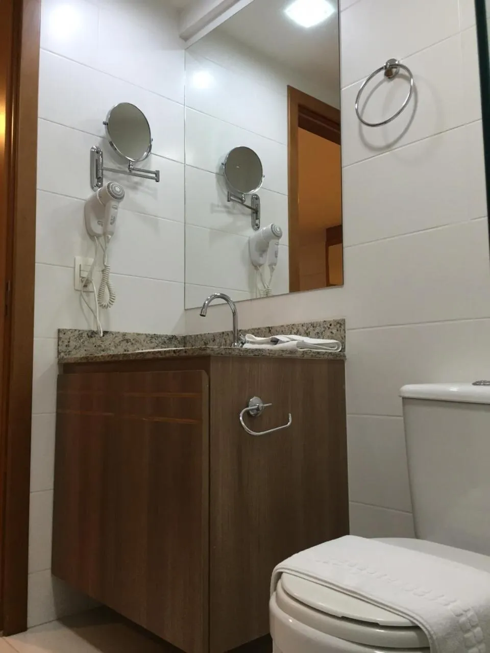 Bathroom in Flat Brasília - Setor Hoteleiro Norte